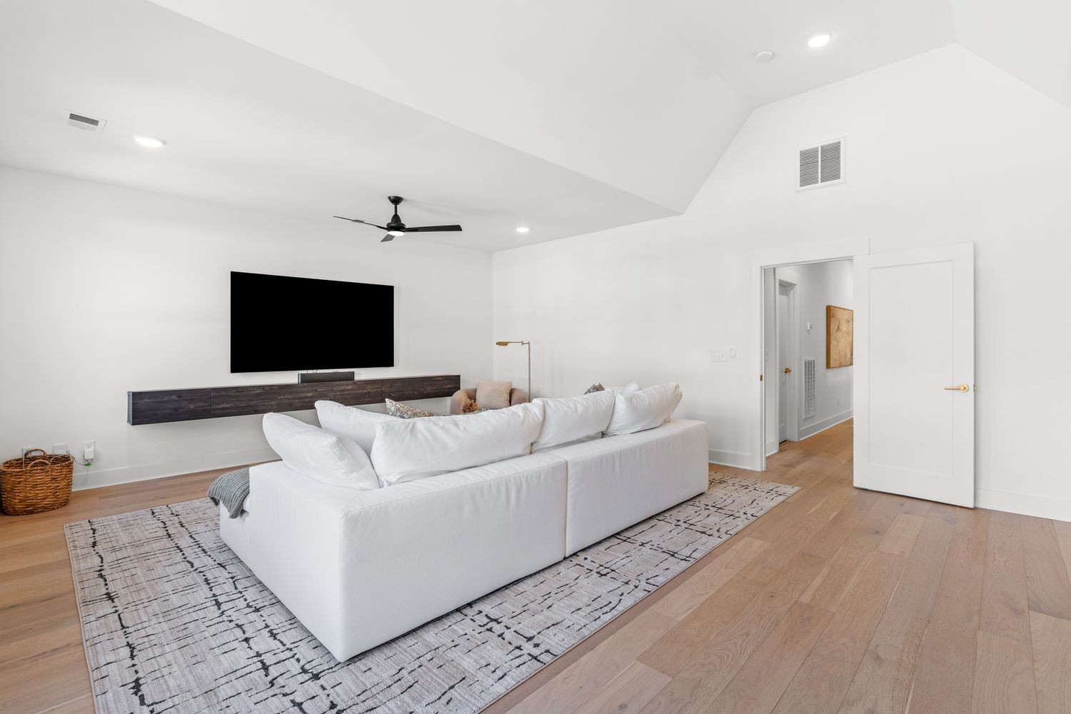 2420 Eastland Ave Unit: A
