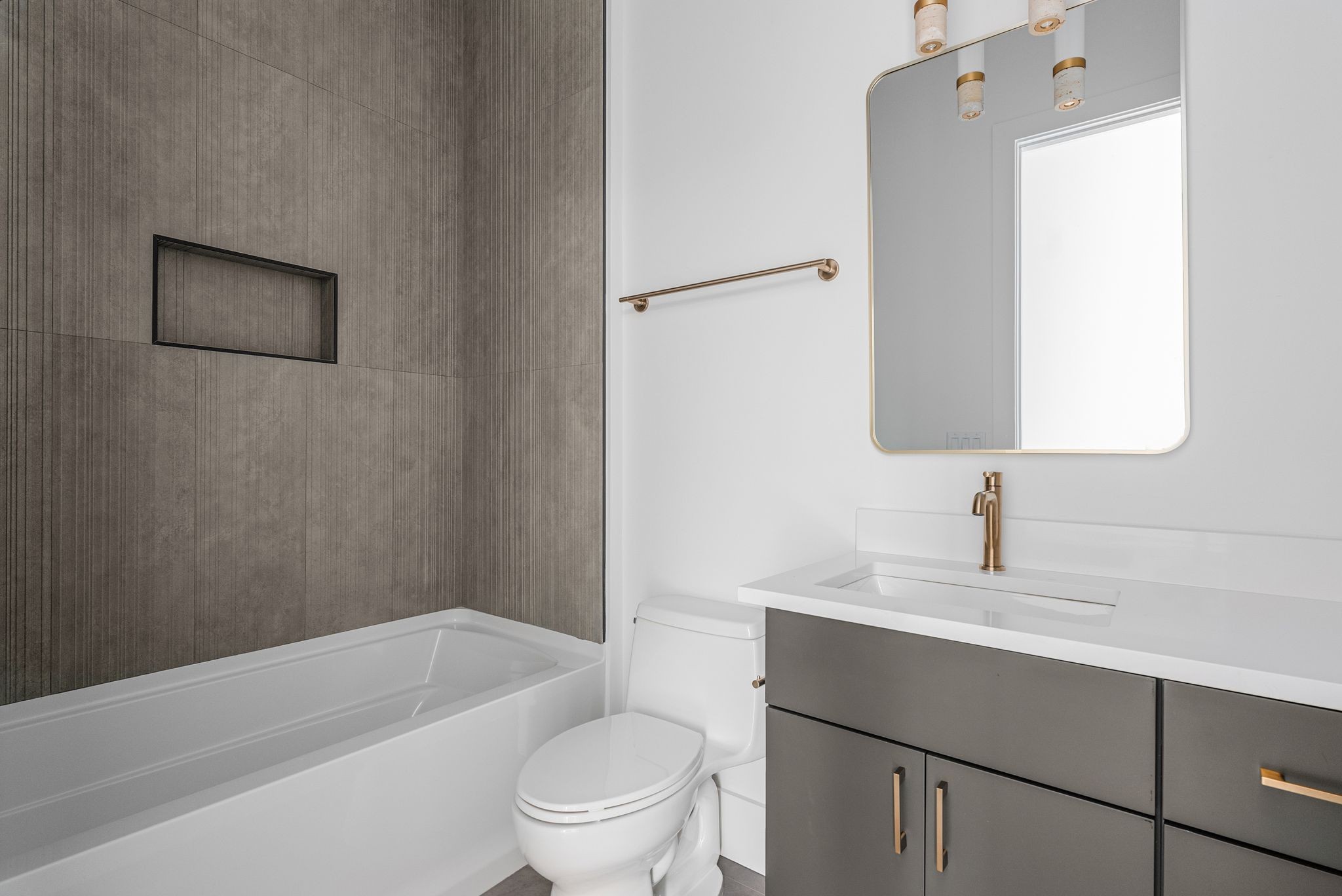 3718 West End Ave Unit: 2