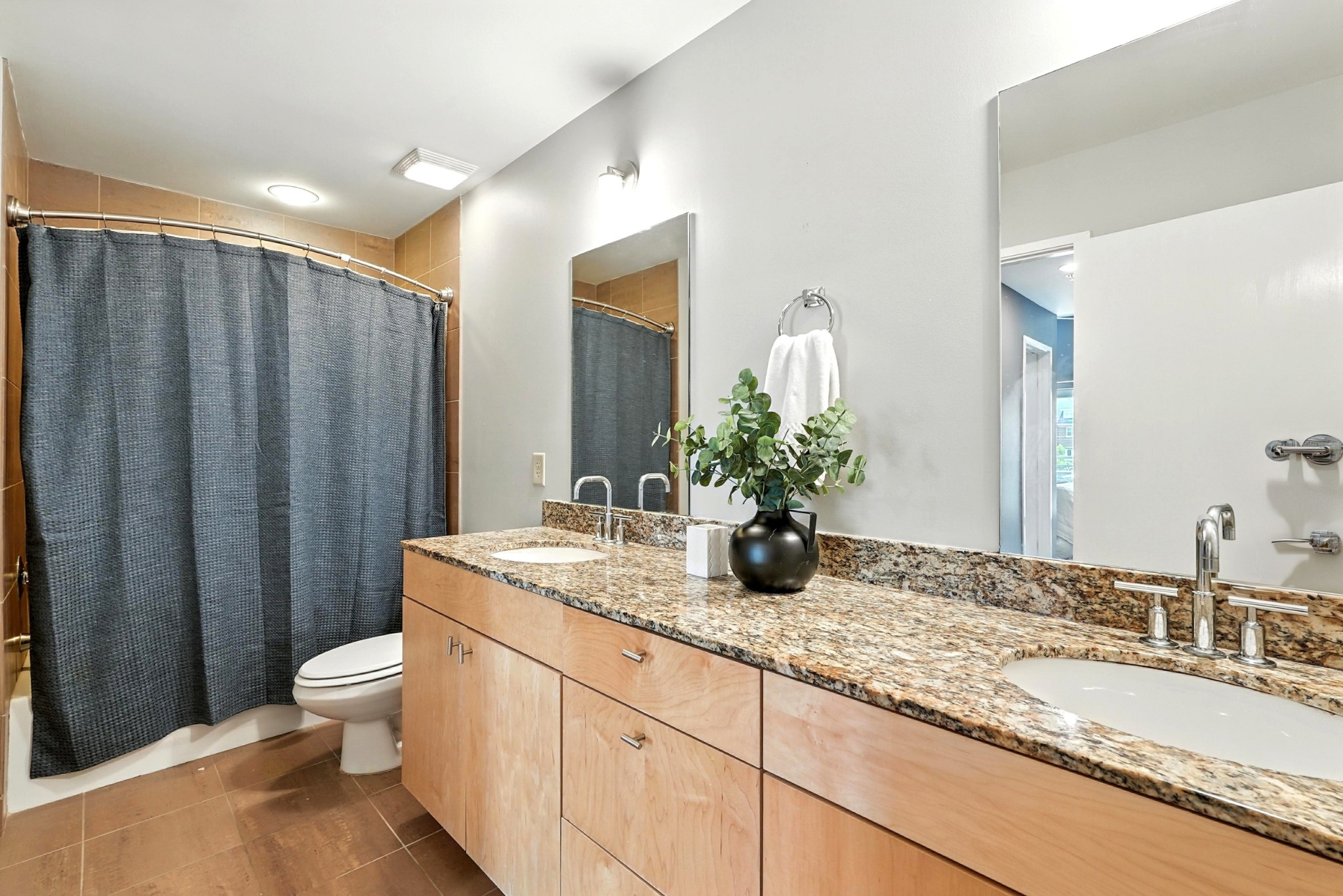 1101 18th Ave, S Unit: 202