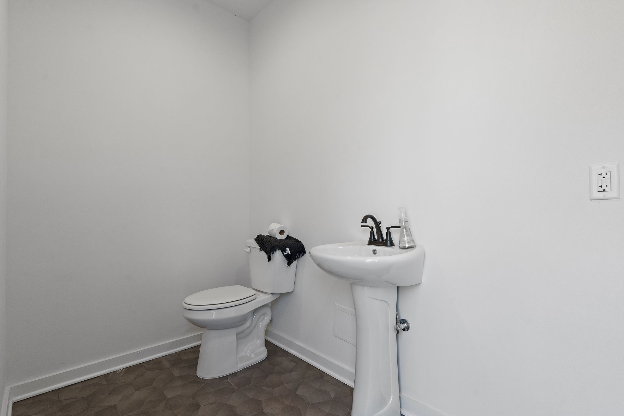 3125 Chase Point Dr