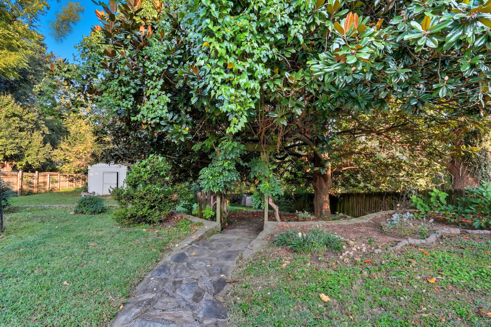 597 Whispering Hills Dr