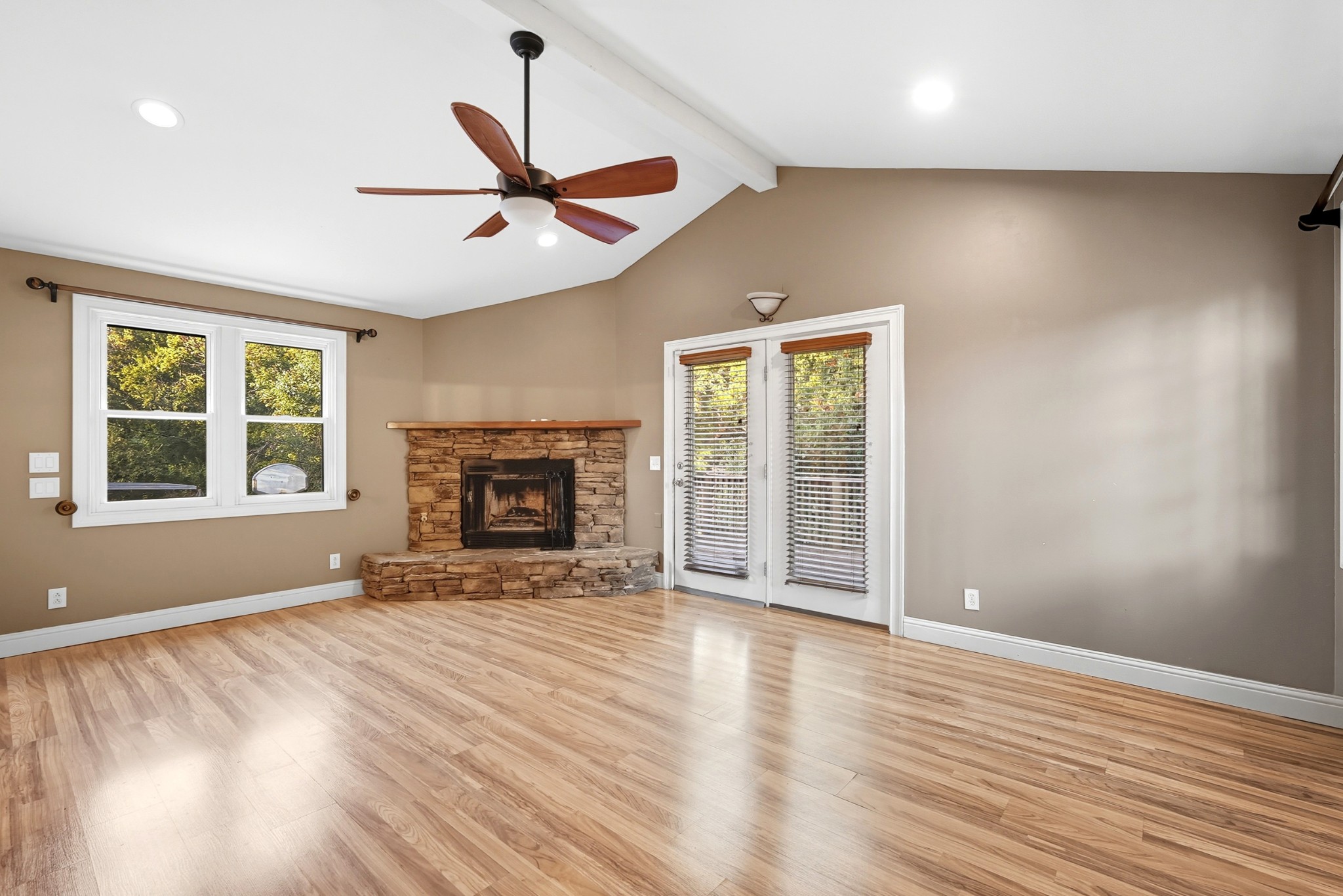 597 Whispering Hills Dr