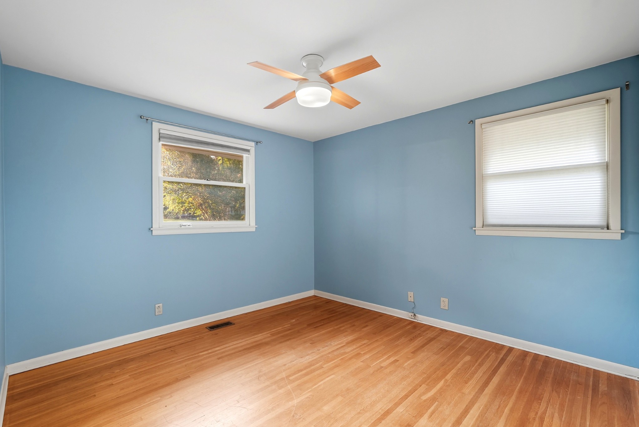 597 Whispering Hills Dr