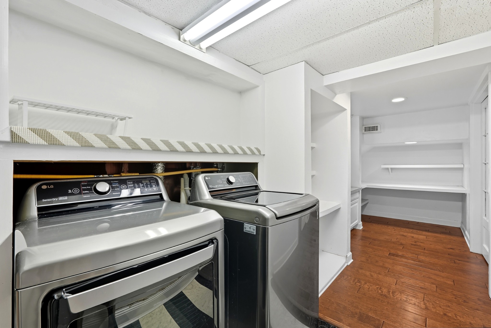 597 Whispering Hills Dr