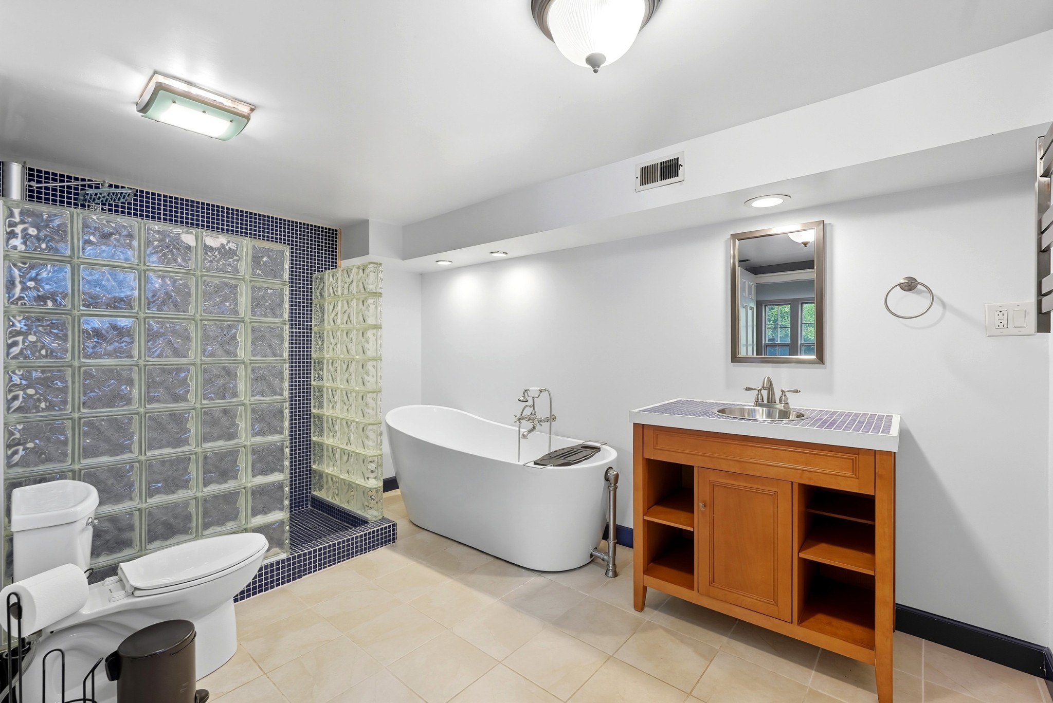 597 Whispering Hills Dr