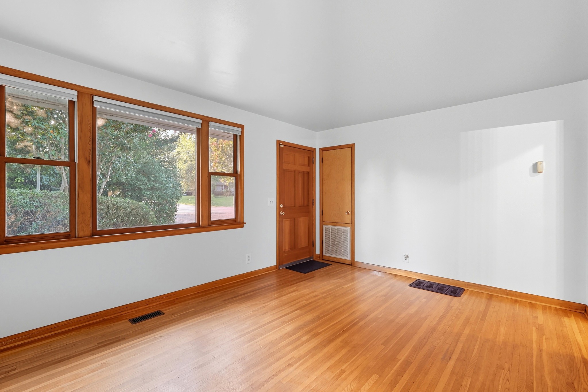 597 Whispering Hills Dr