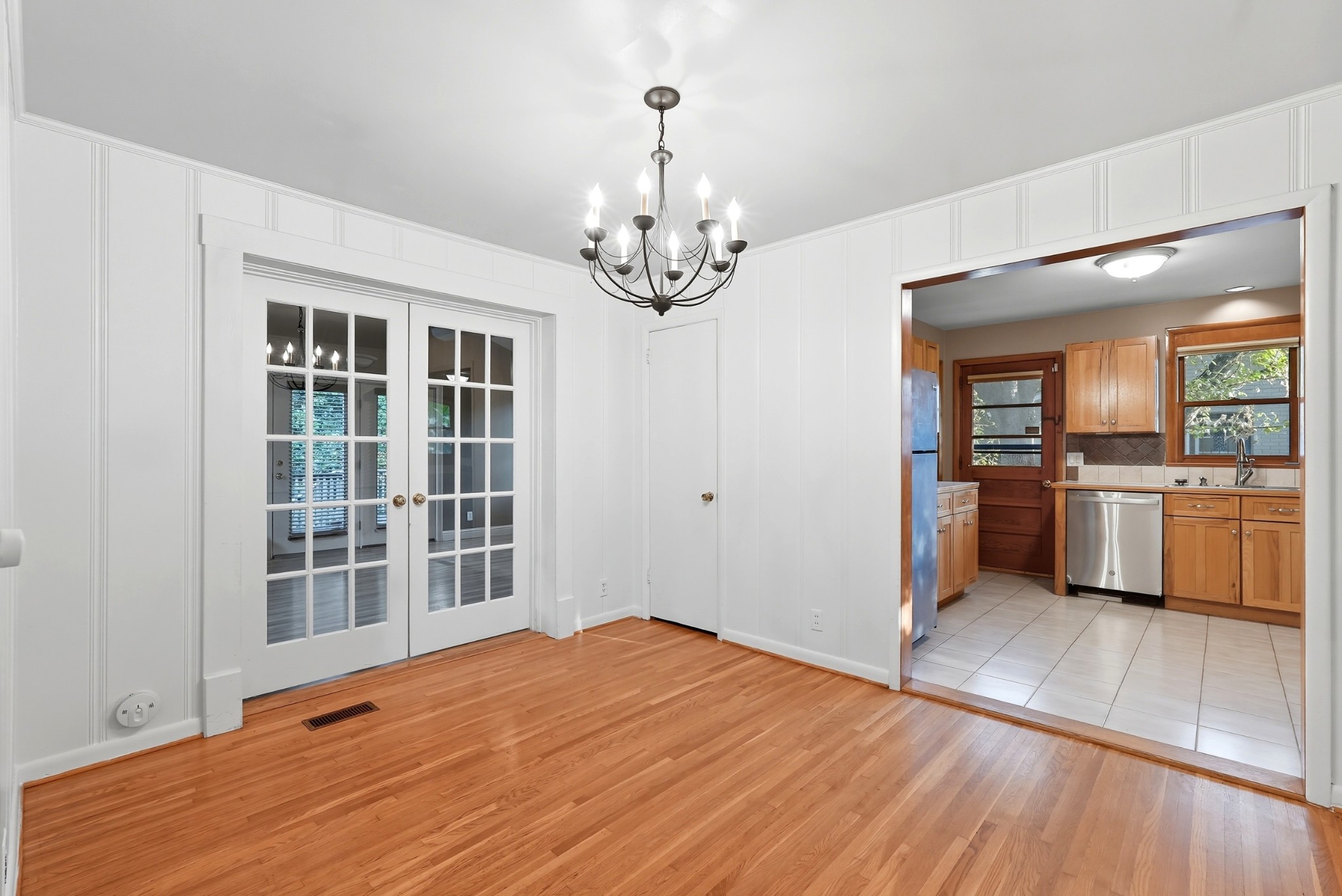 597 Whispering Hills Dr