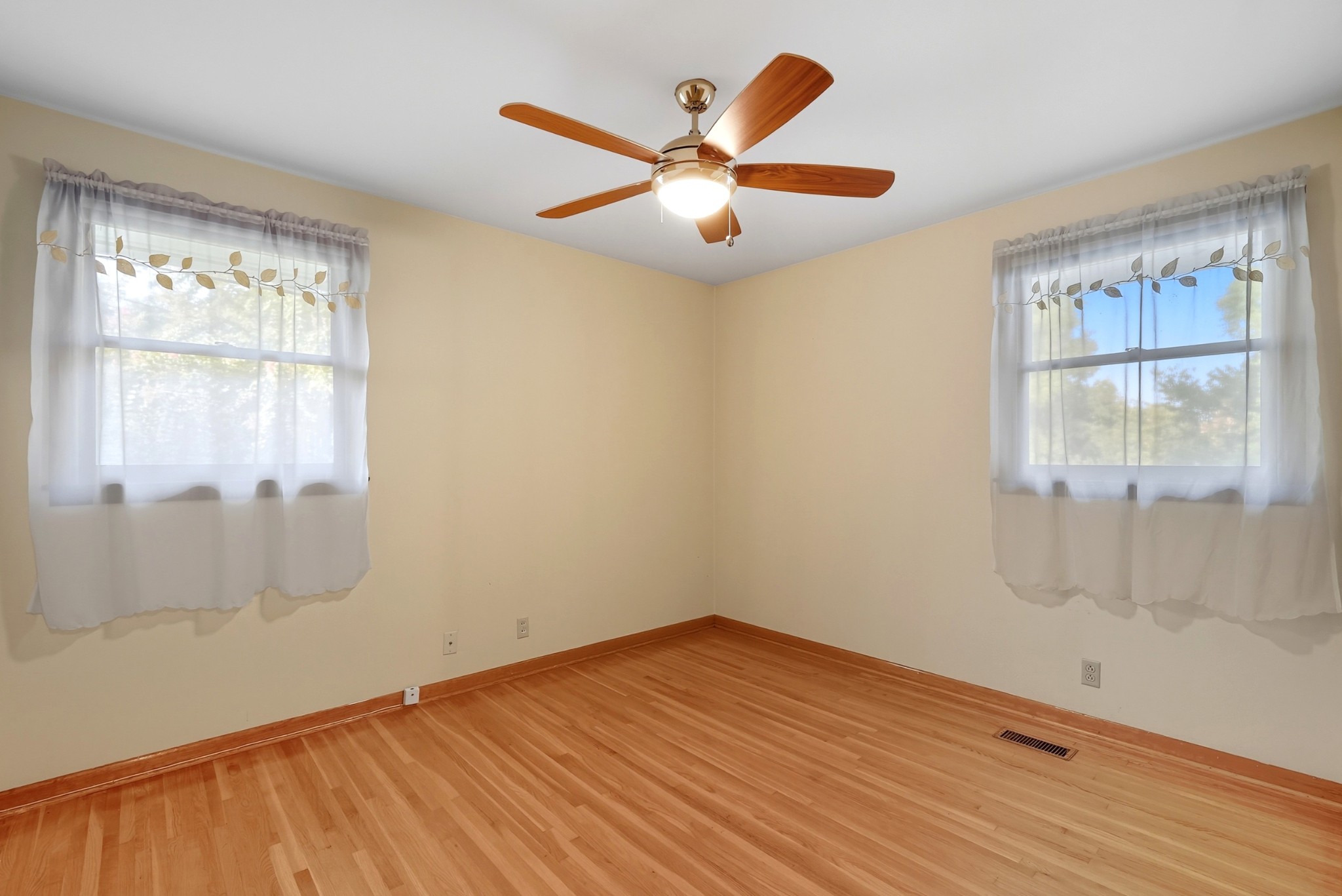 597 Whispering Hills Dr