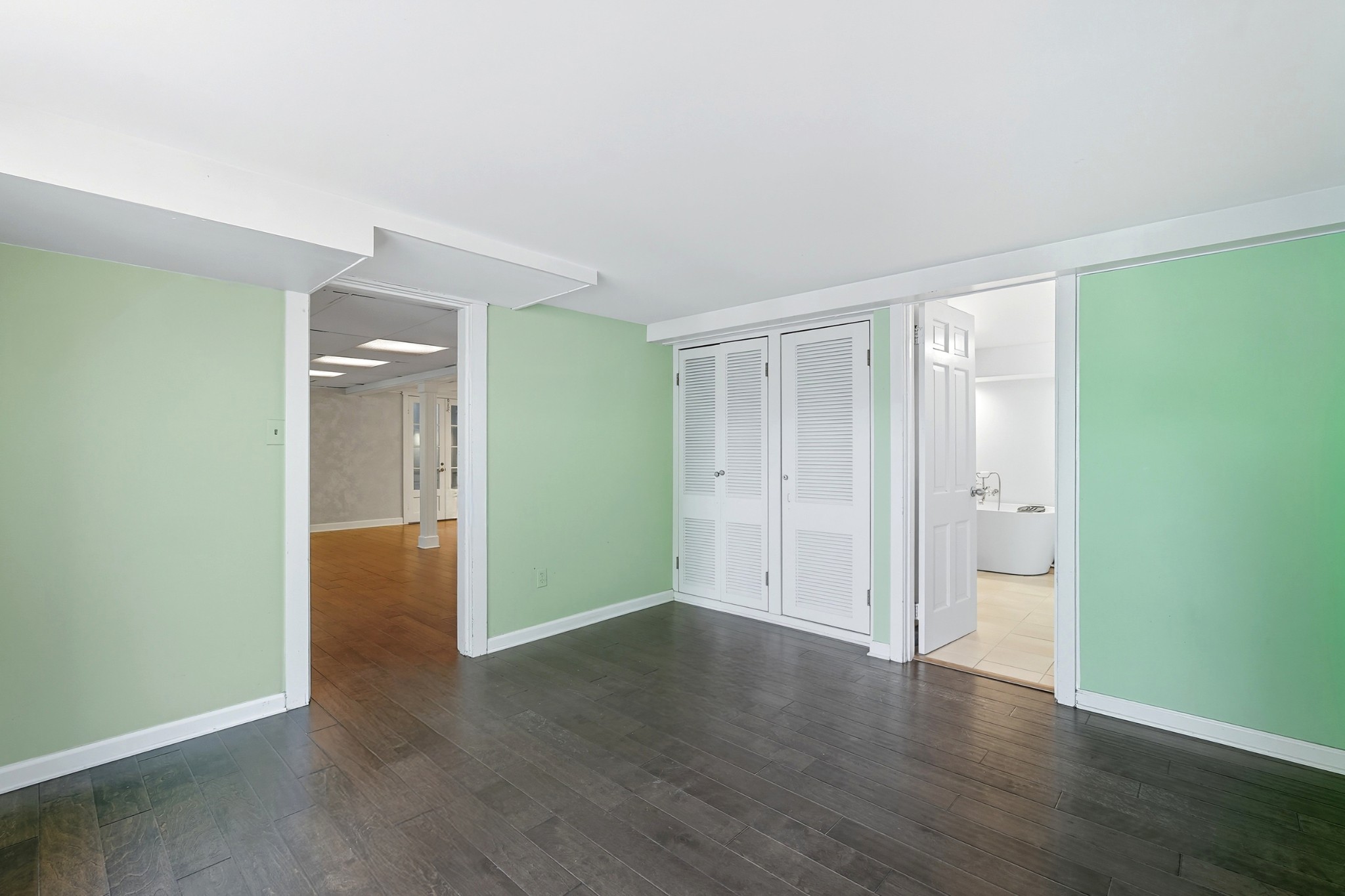 597 Whispering Hills Dr