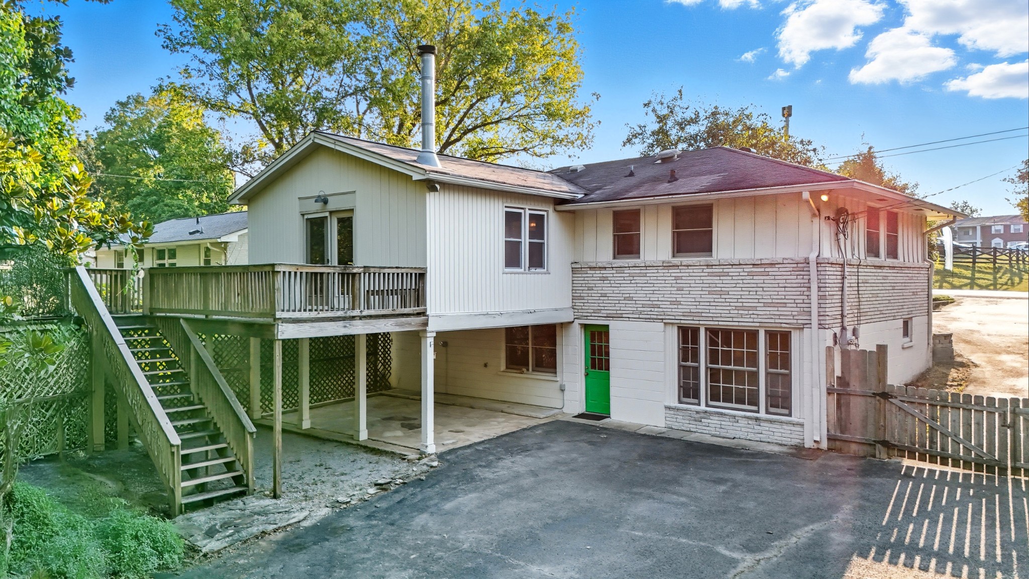 597 Whispering Hills Dr