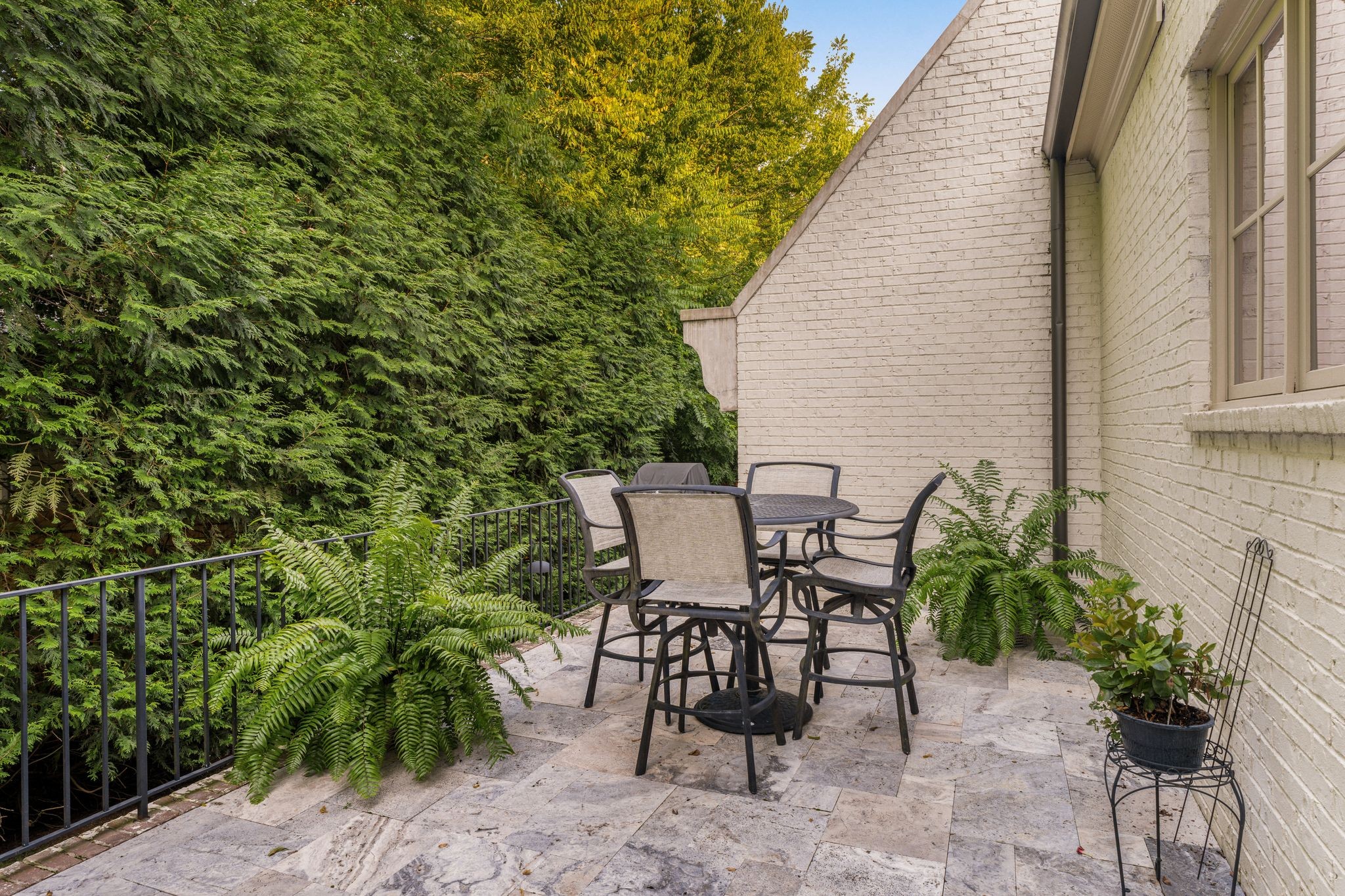 311 Ledgelawn Ct