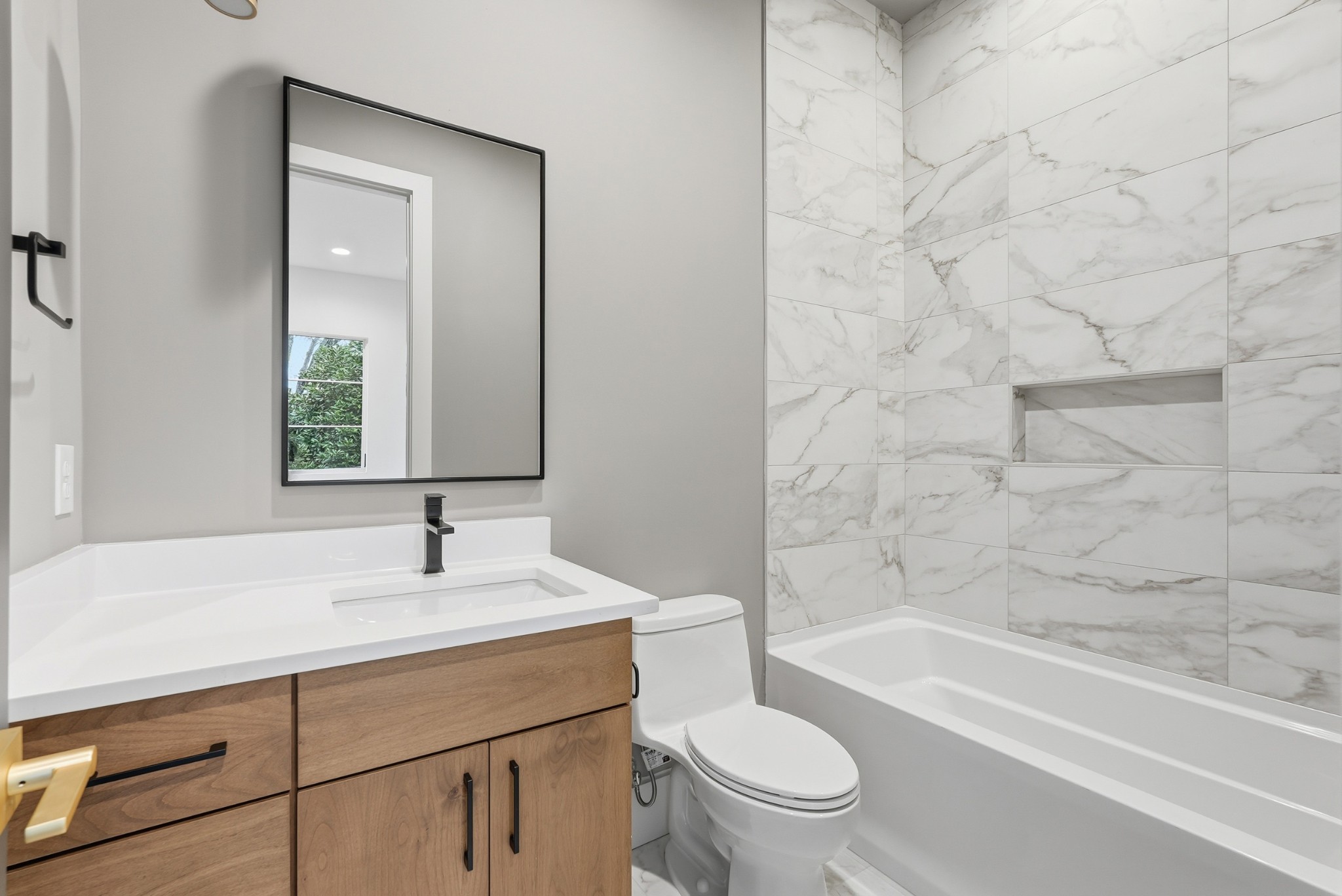 3718 West End Ave Unit: 6