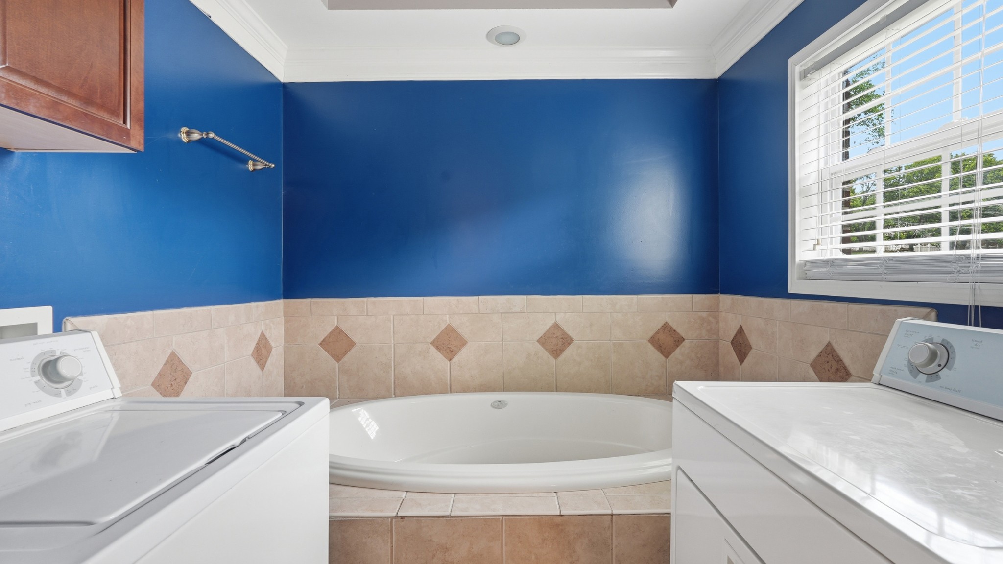 5858 Cloverland Dr