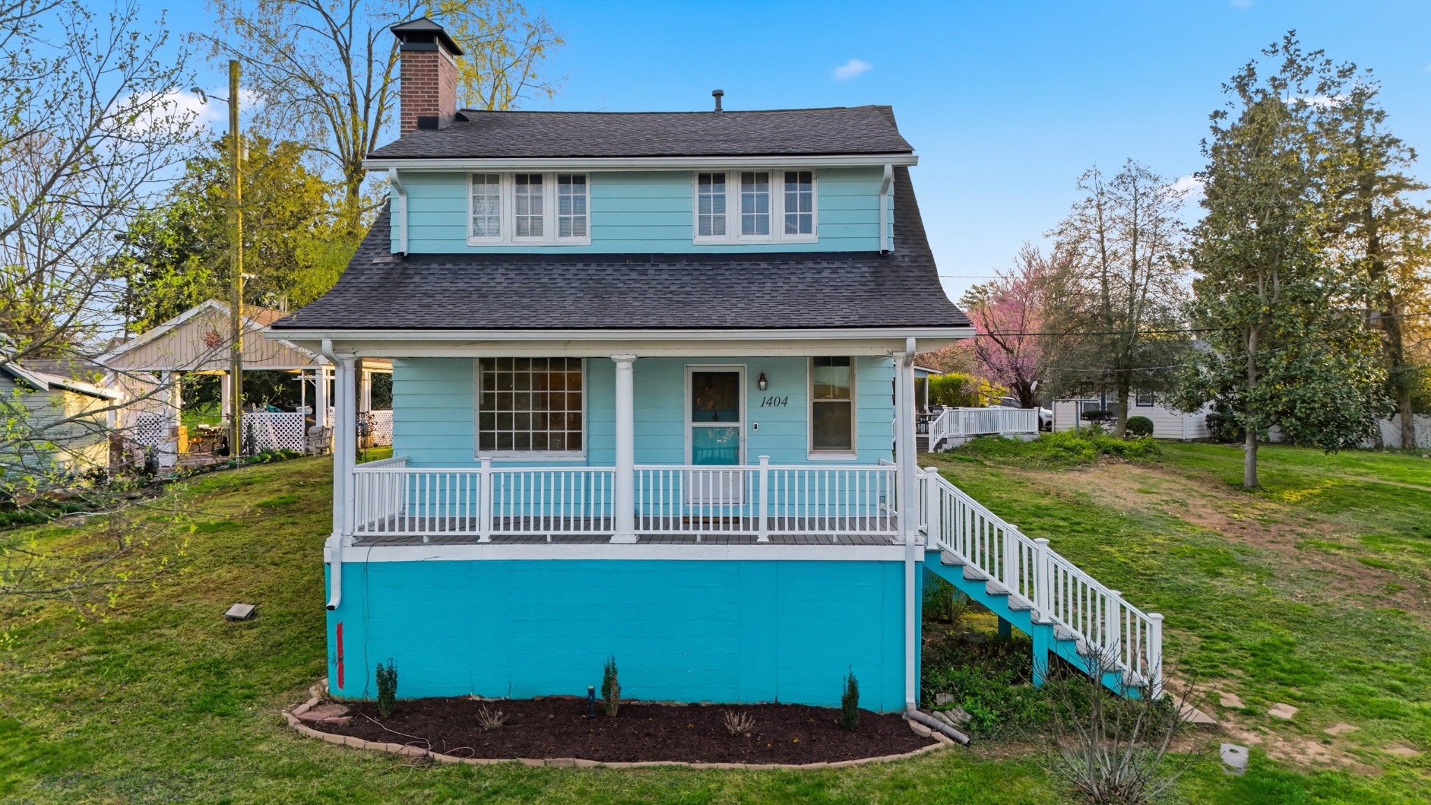 1404 Riverside Rd
