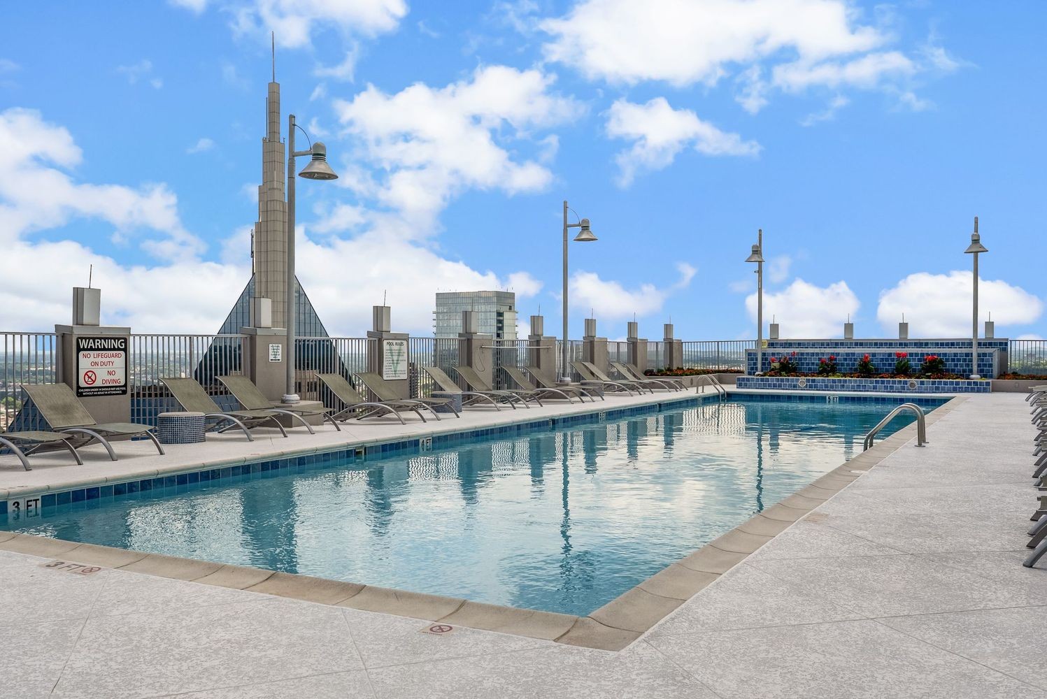 415 Church St Unit: 2608