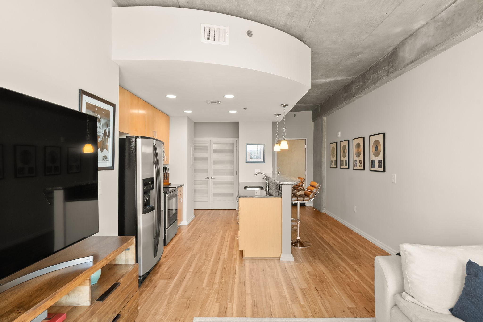 415 Church St Unit: 2608