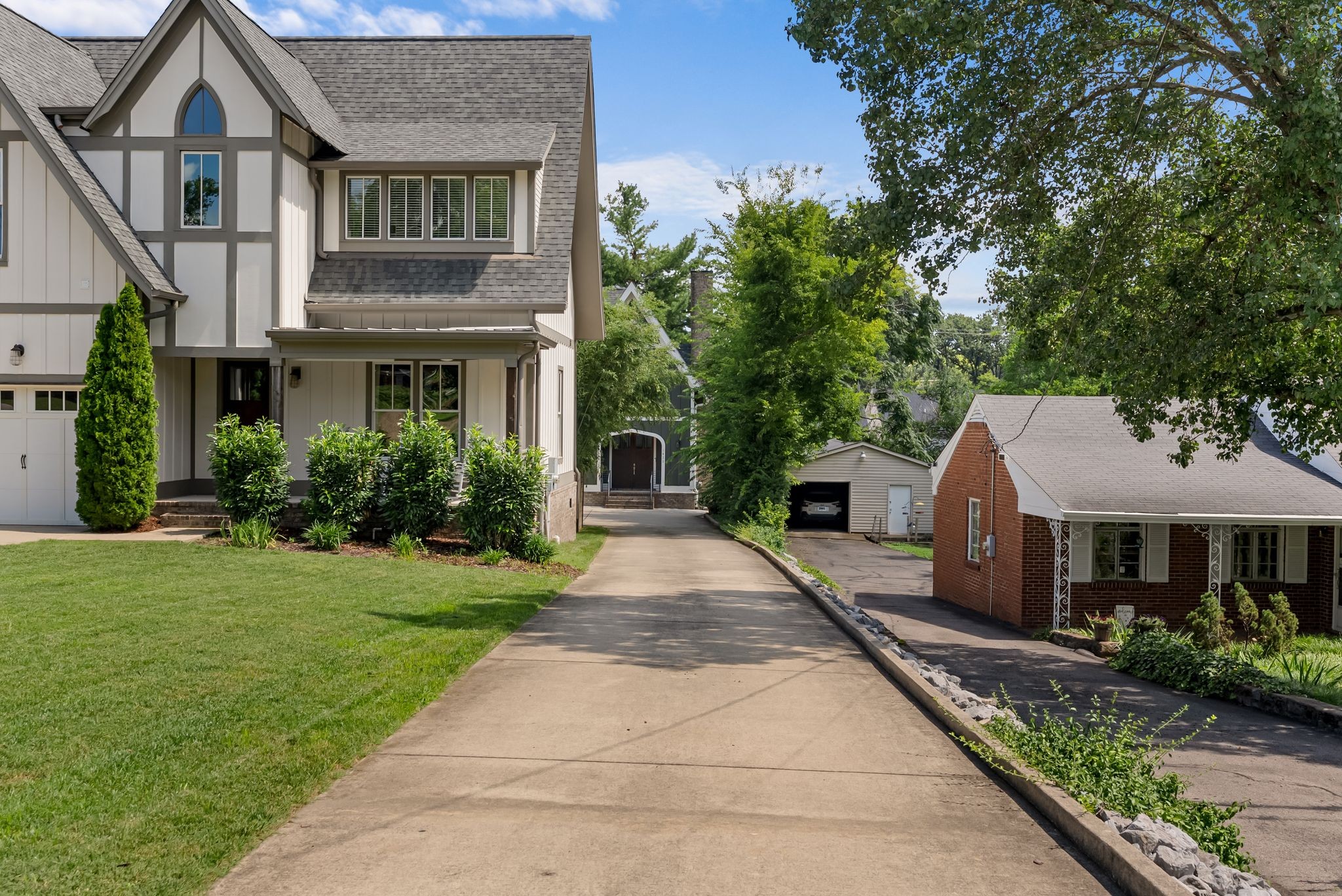 1422 Clifton Ln