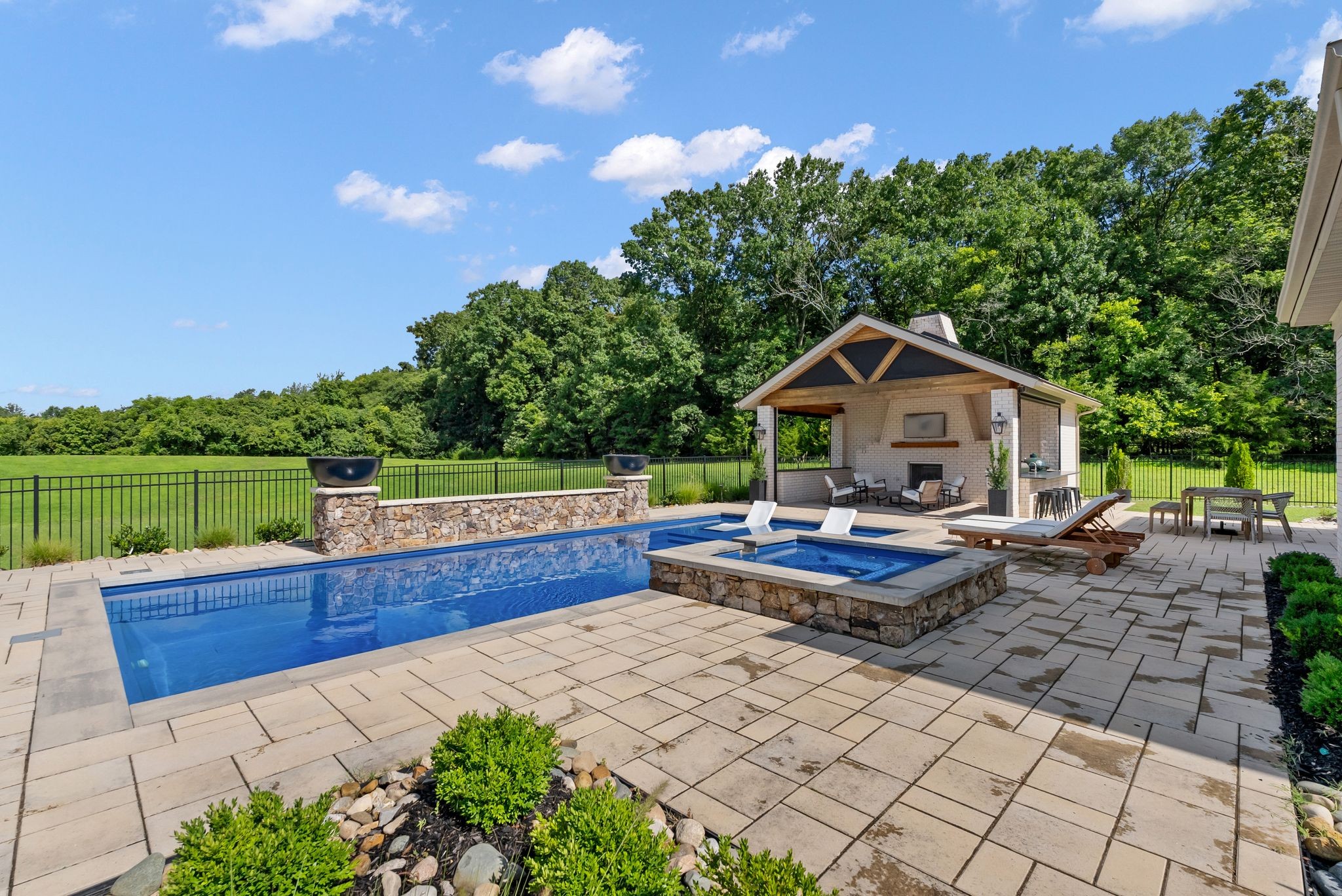 3125 Chase Point Dr