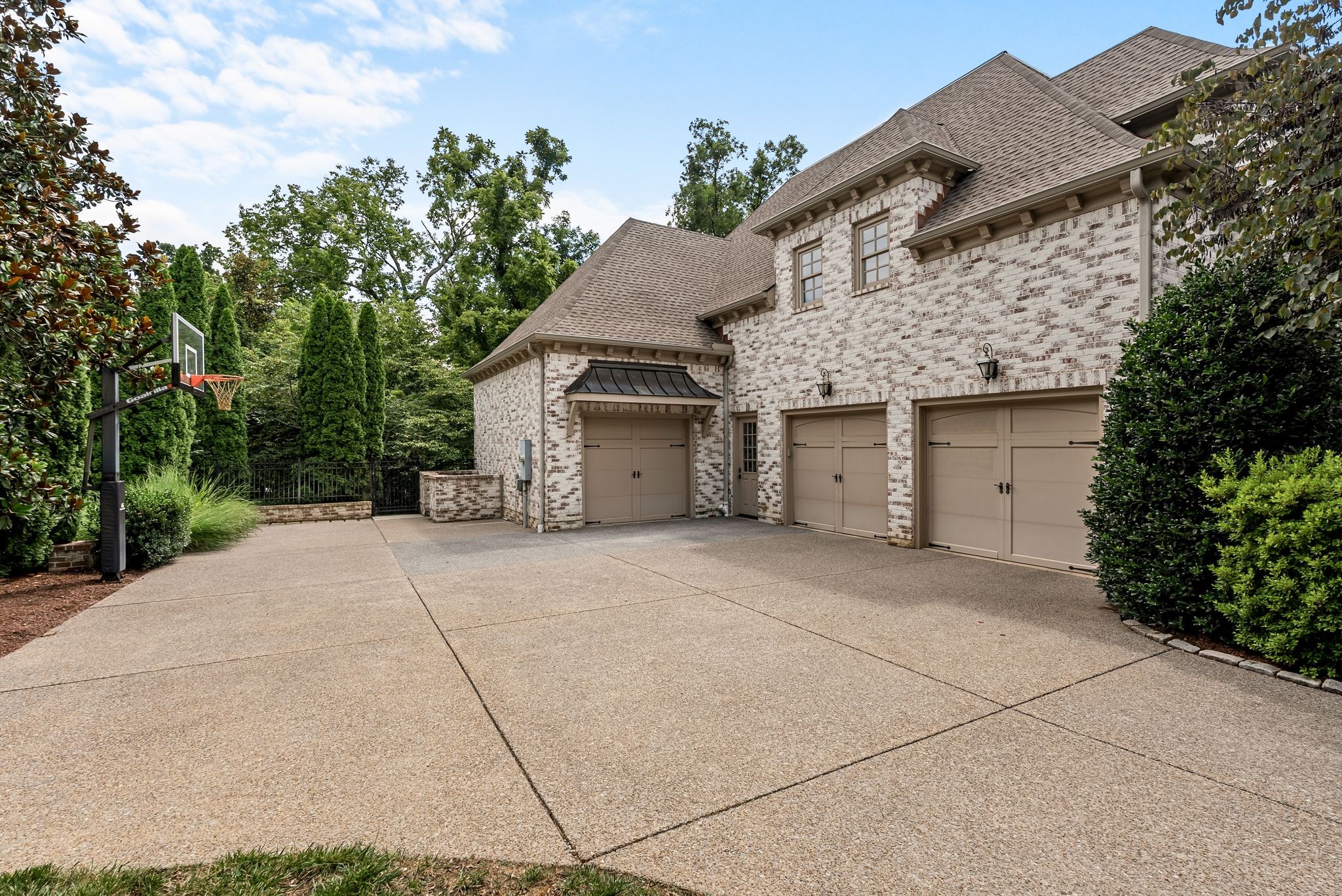 5505 Iron Gate Dr