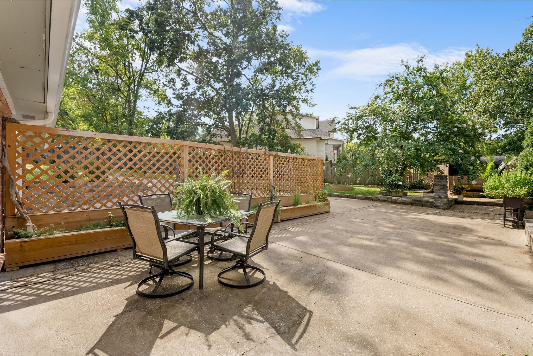 615 W Meade Dr