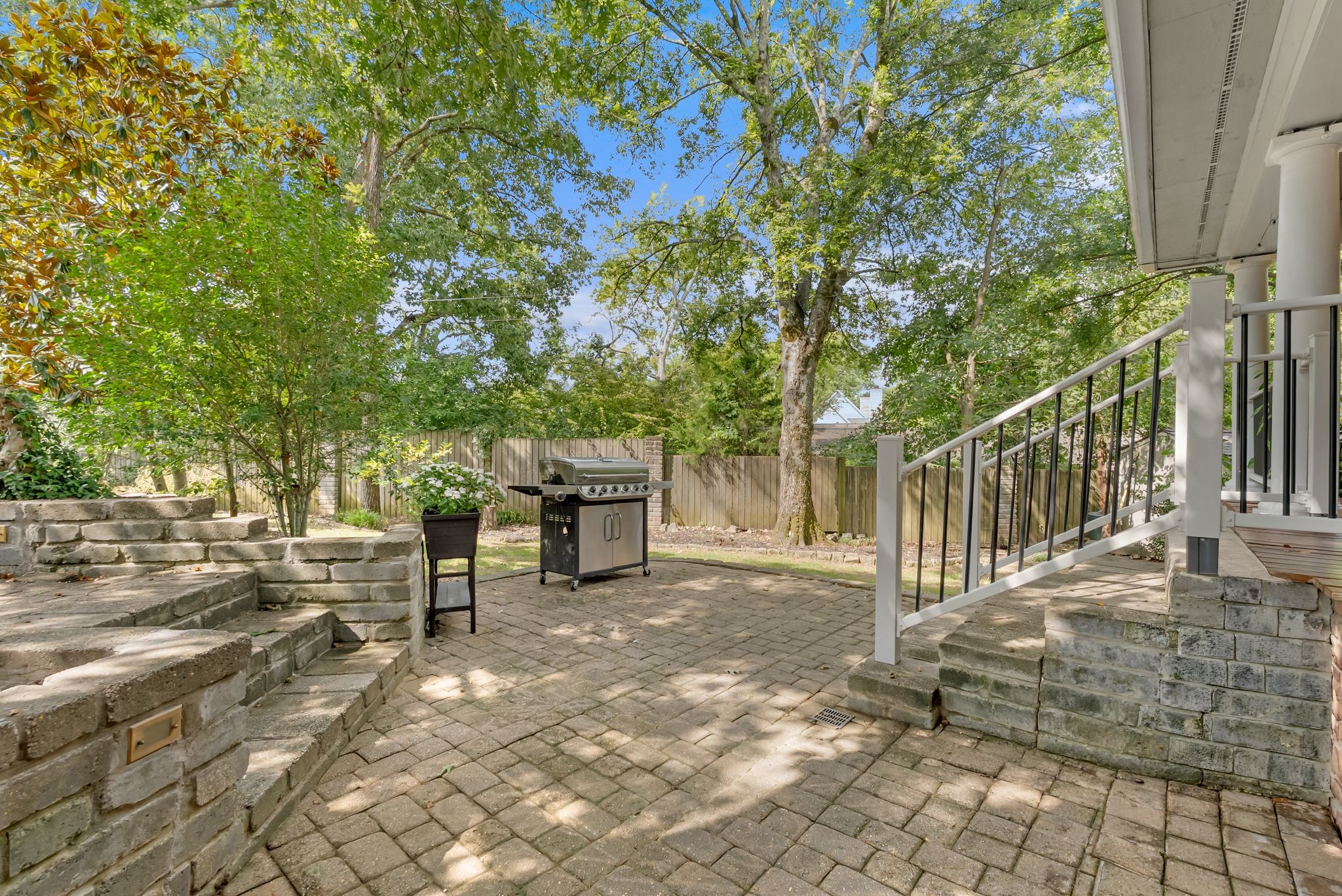 615 W Meade Dr