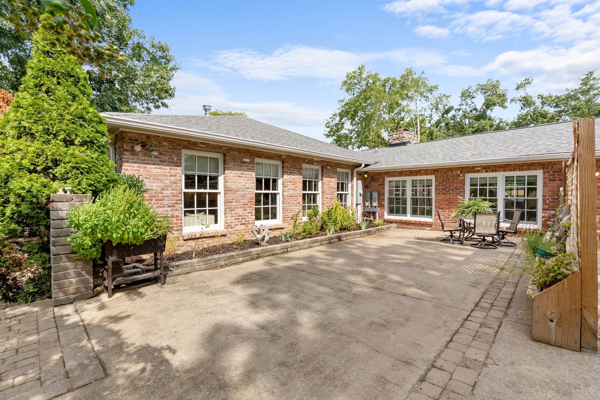 615 W Meade Dr
