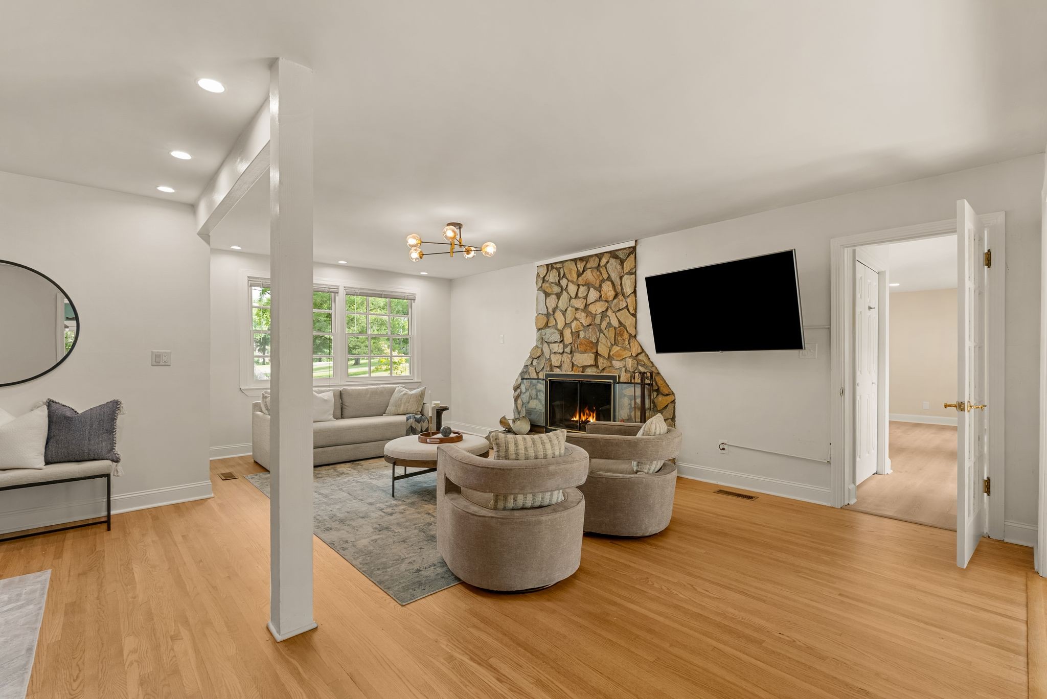 615 W Meade Dr