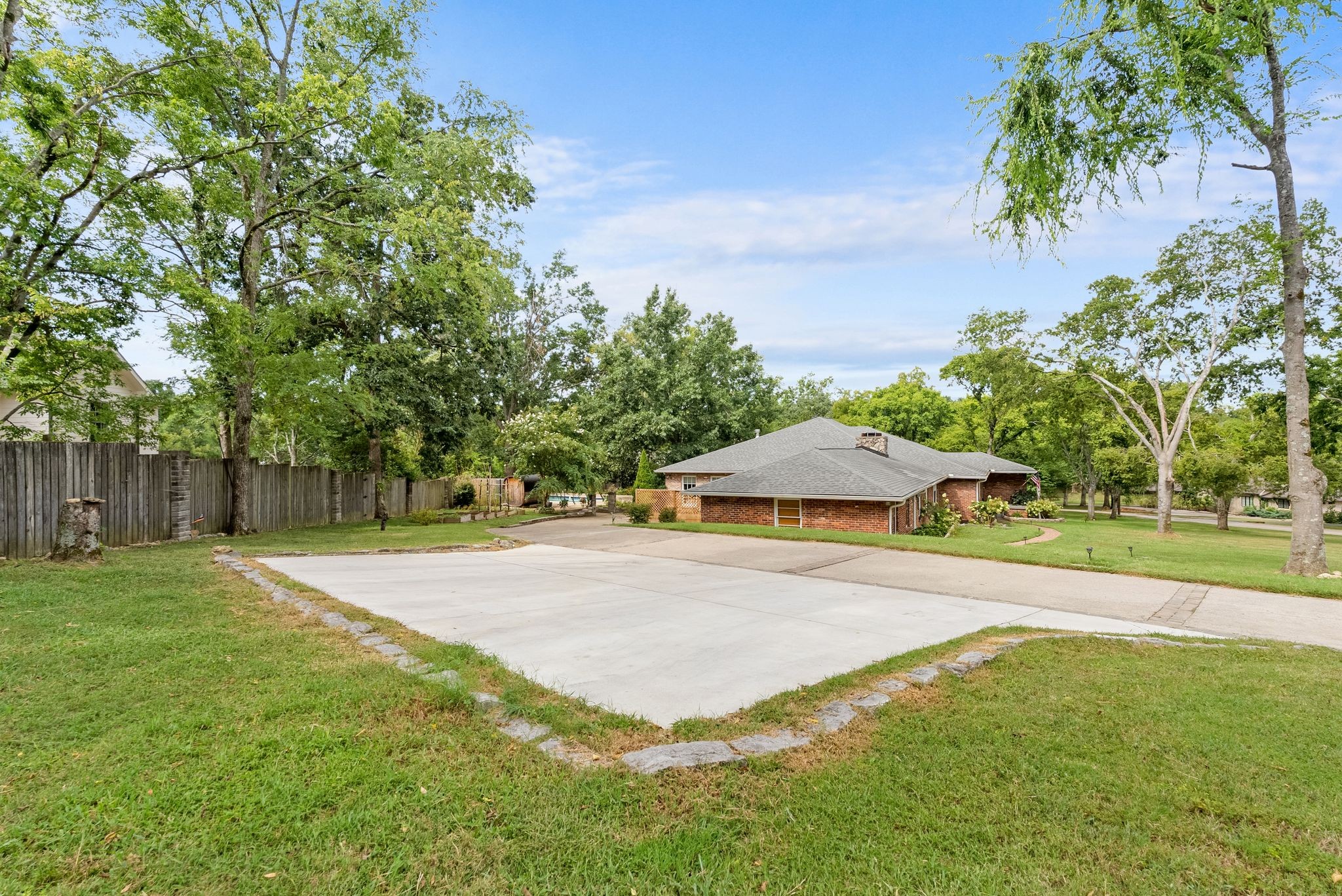 615 W Meade Dr