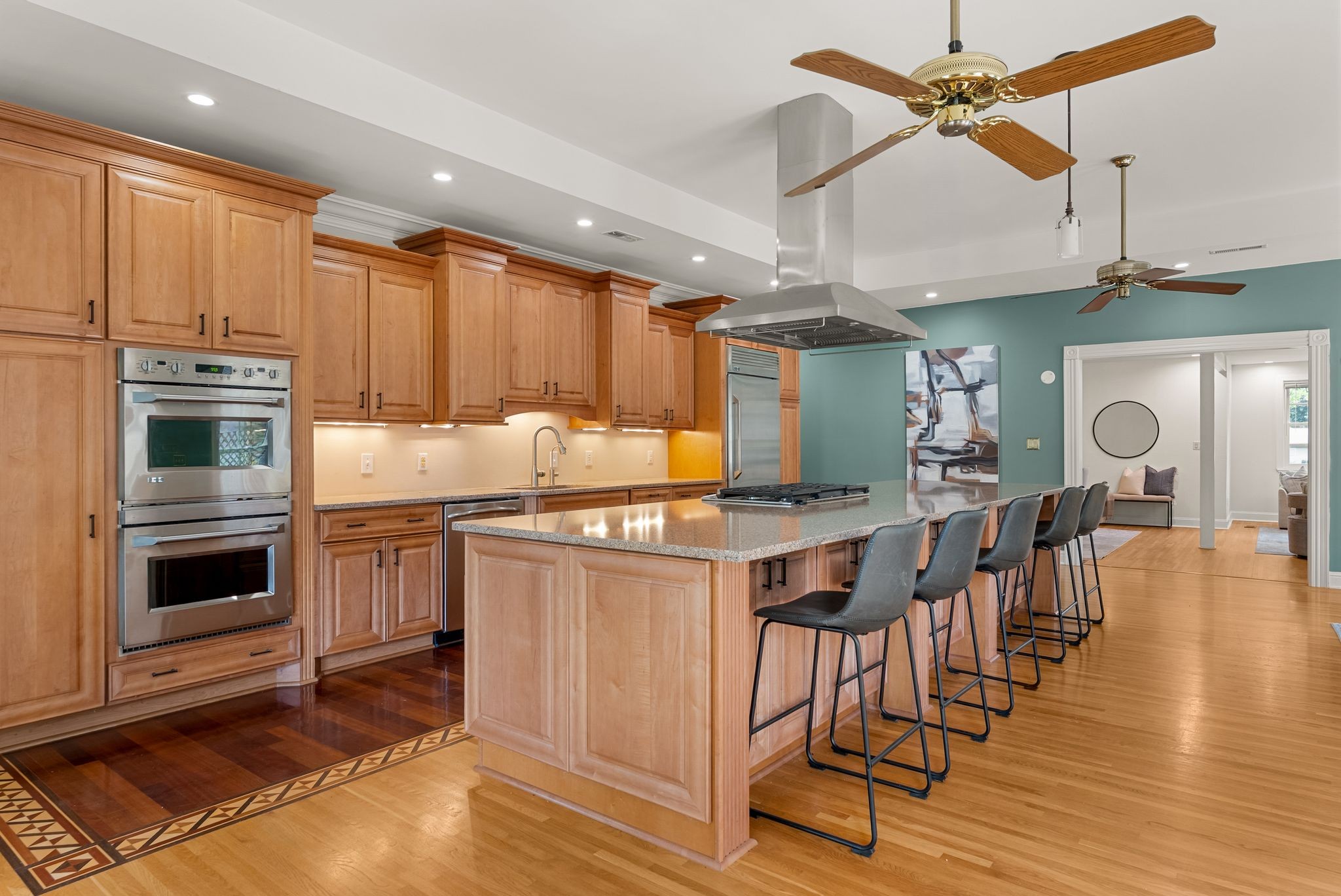 615 W Meade Dr