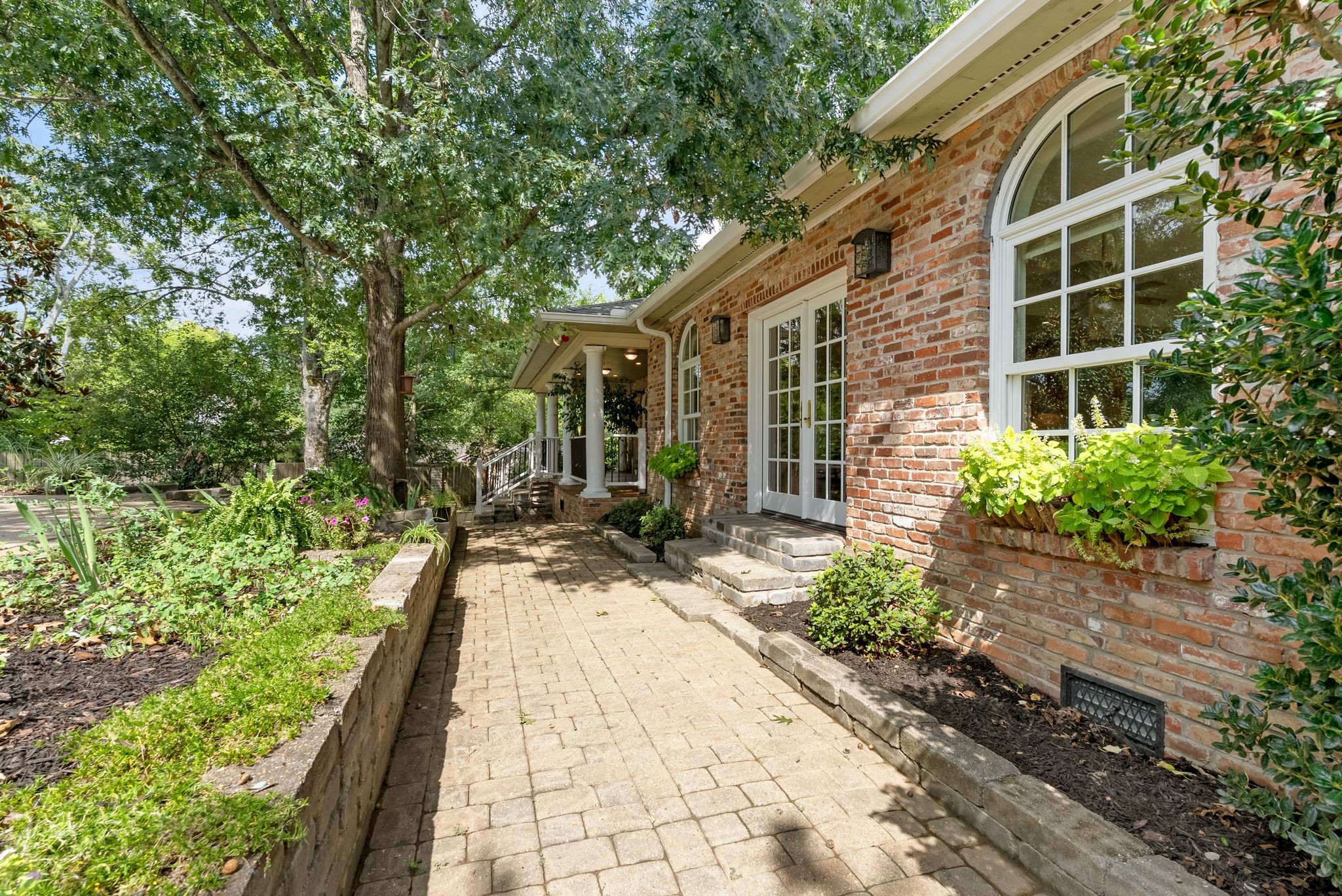 615 W Meade Dr