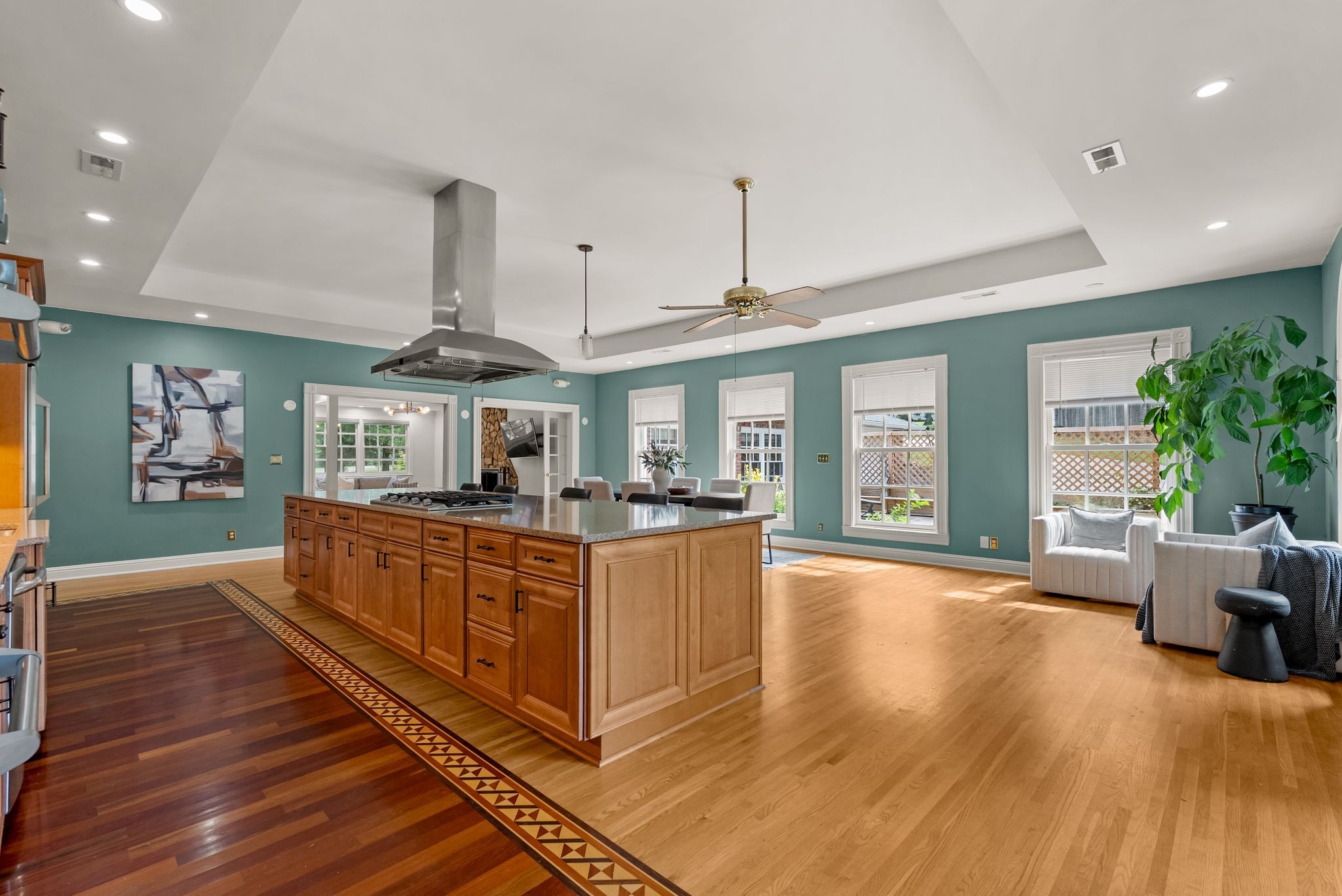 615 W Meade Dr