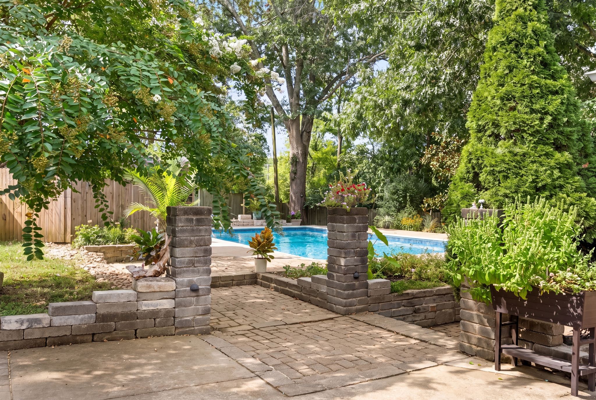 615 W Meade Dr