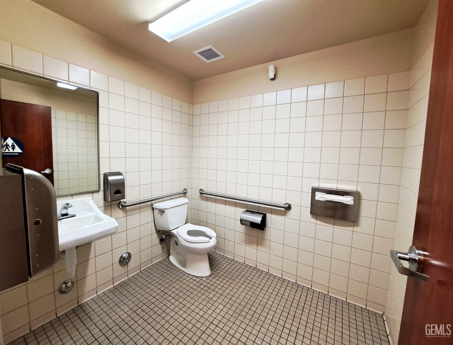 9900 Stockdale Highway Unit: 109