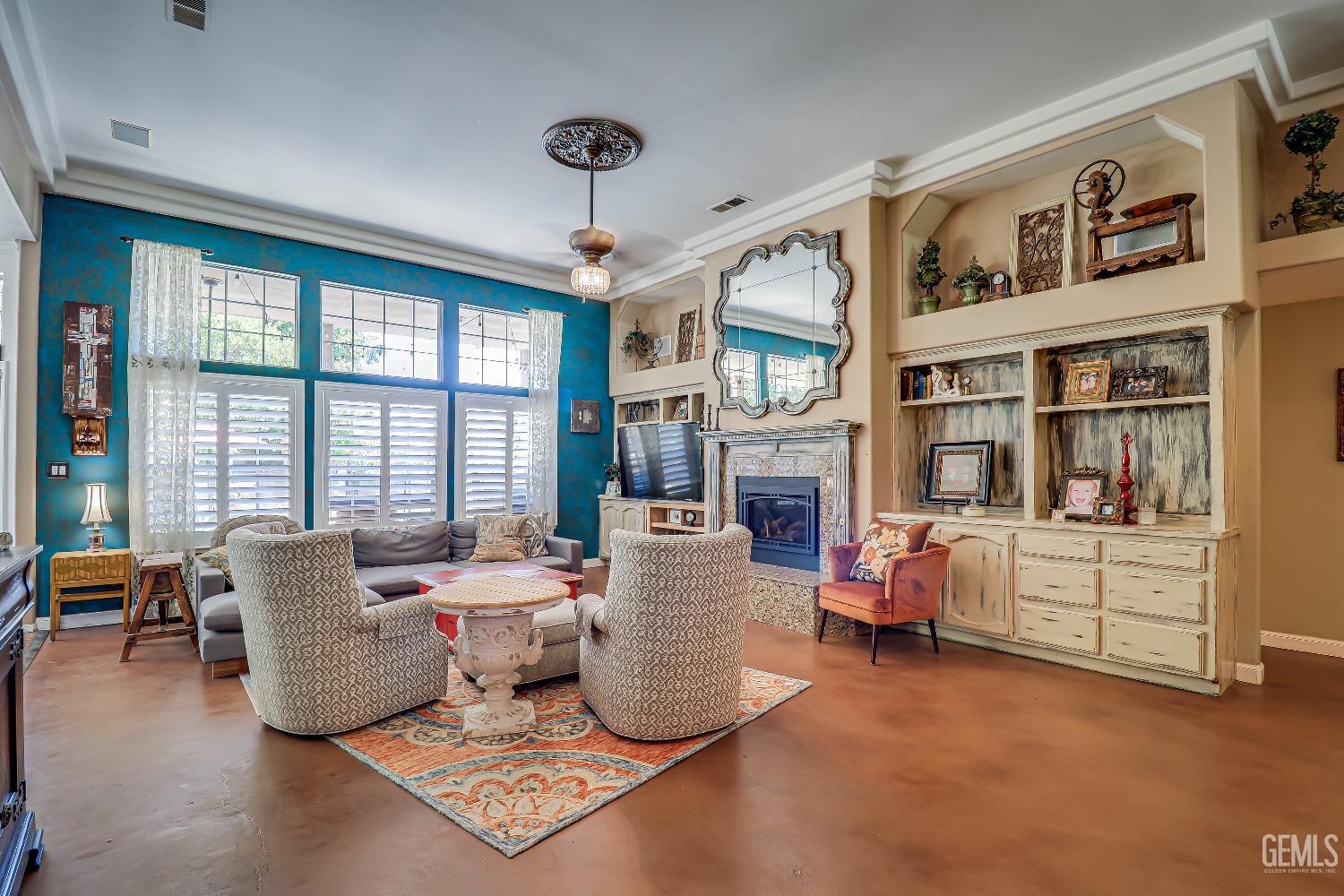 2212 Black Creek Avenue