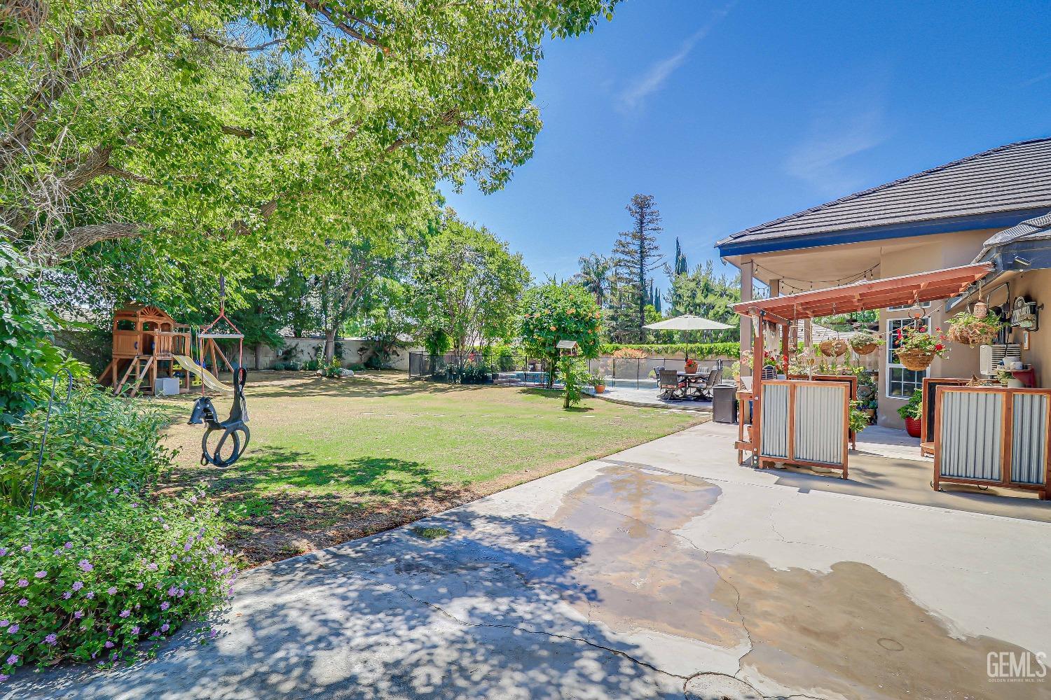 2212 Black Creek Avenue