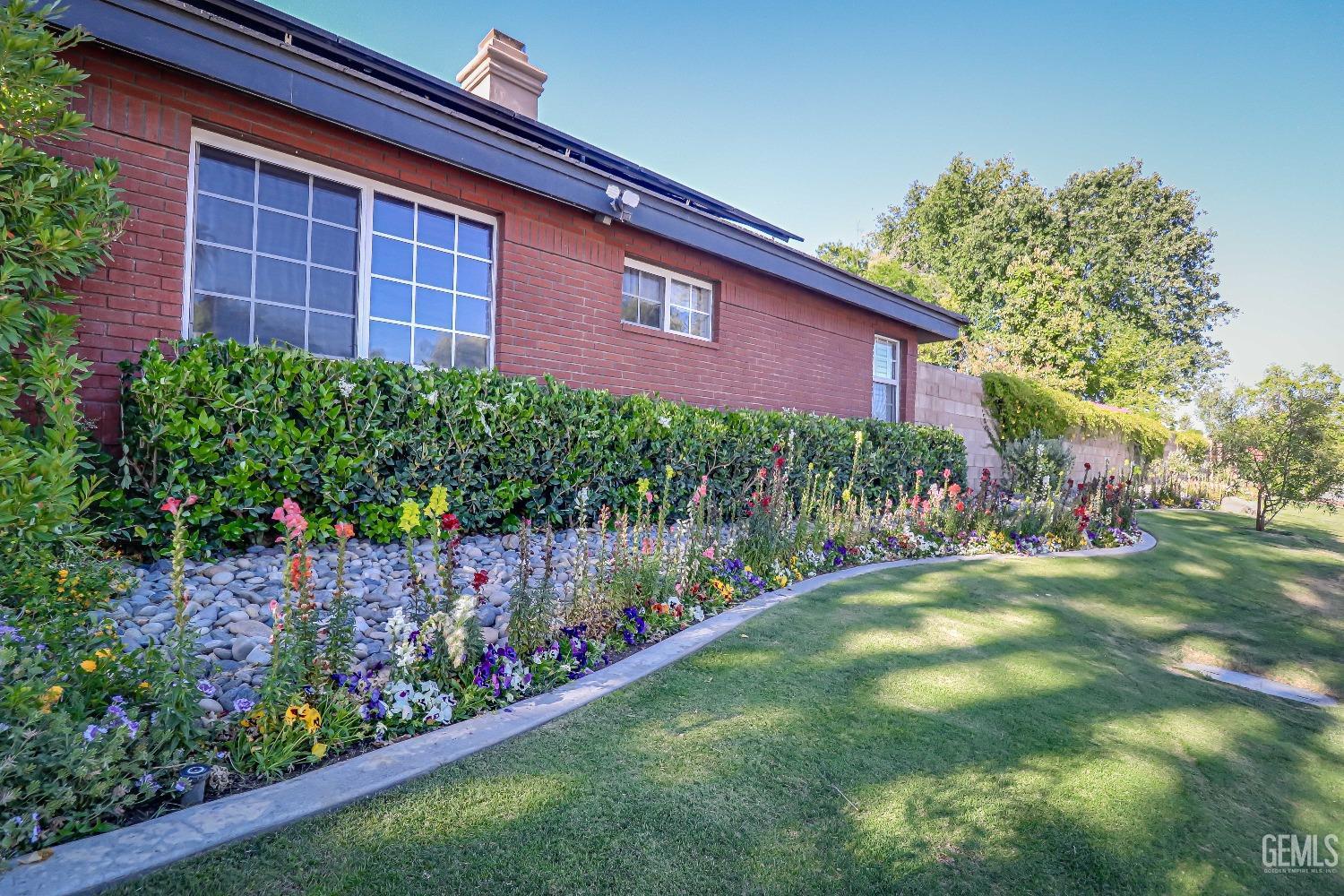 2212 Black Creek Avenue