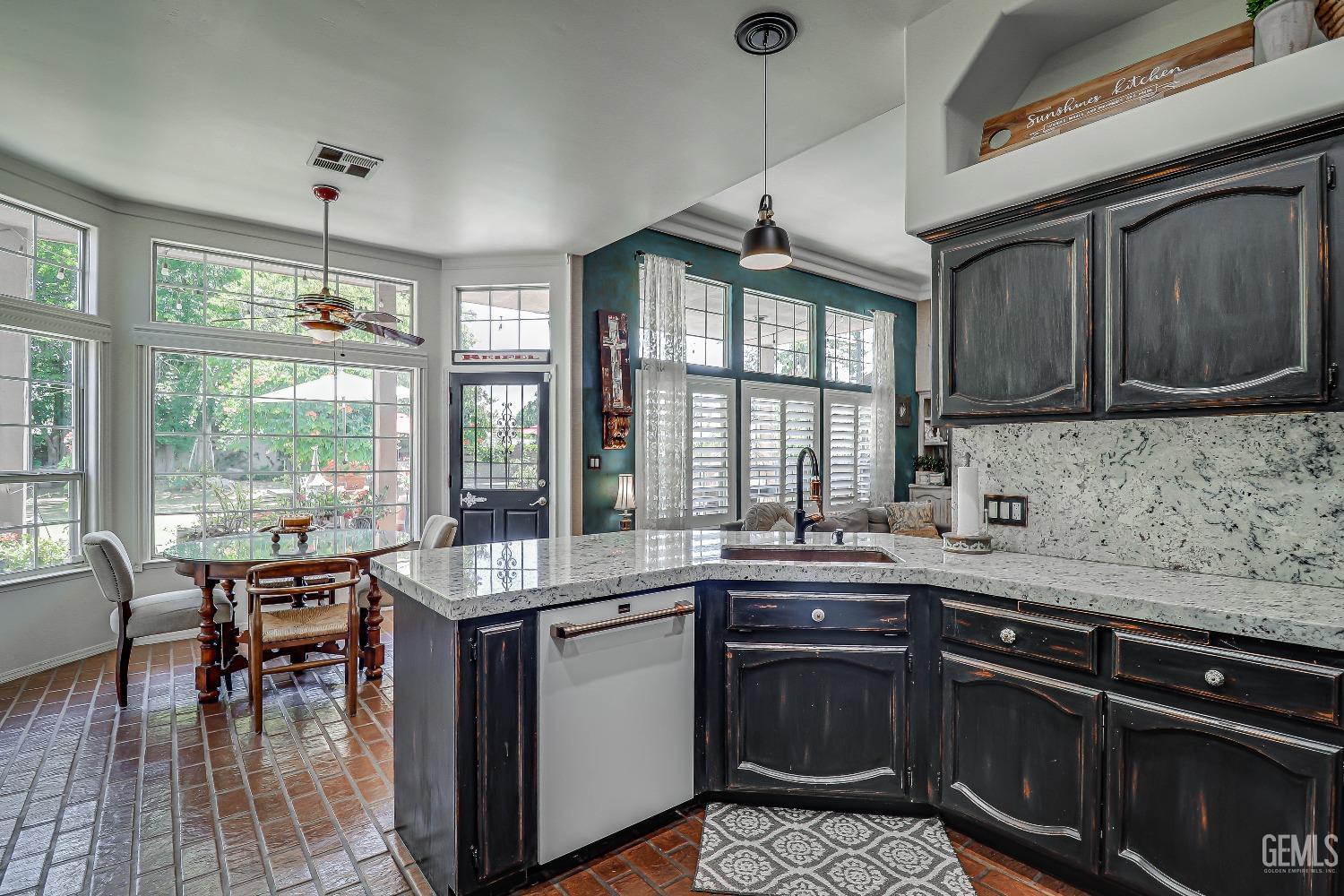 2212 Black Creek Avenue