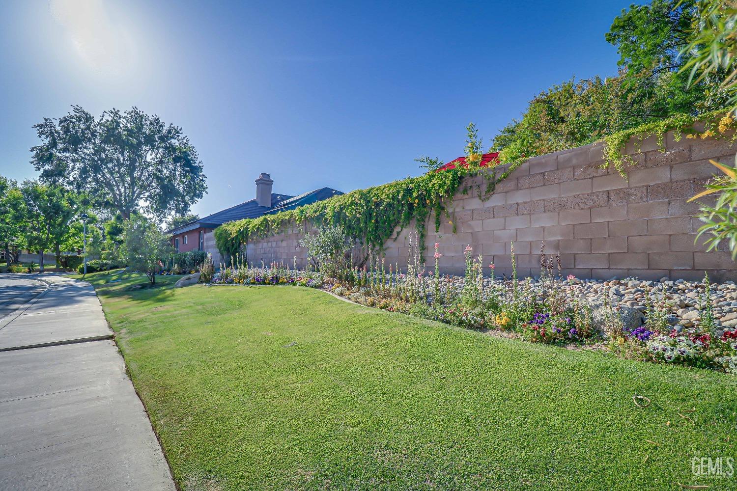 2212 Black Creek Avenue