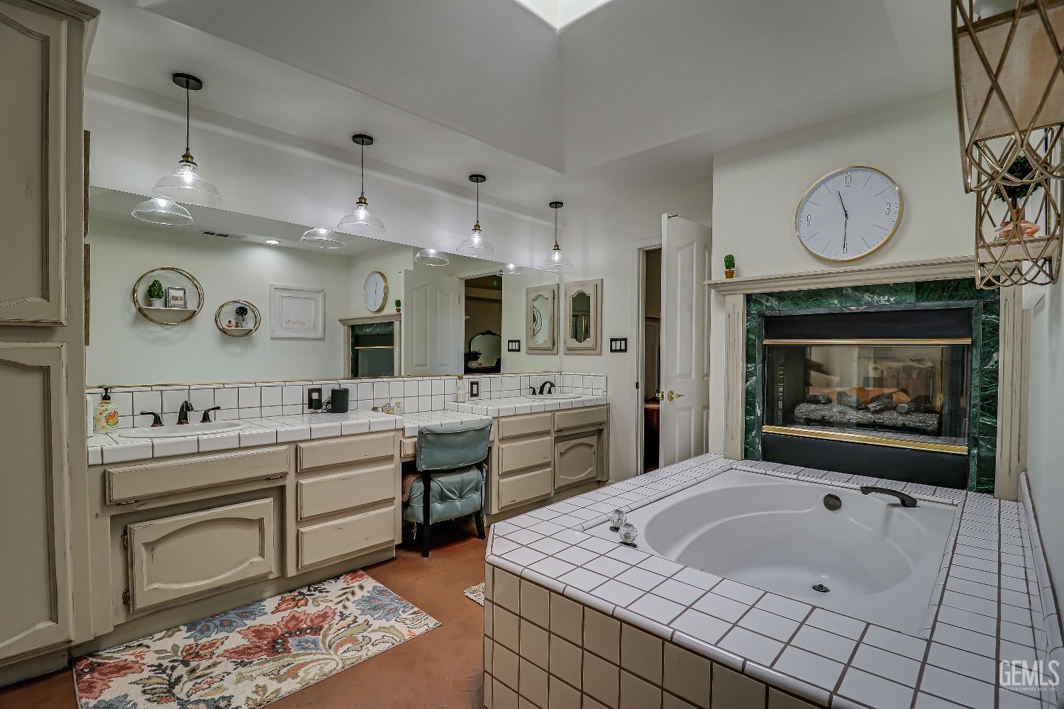 2212 Black Creek Avenue