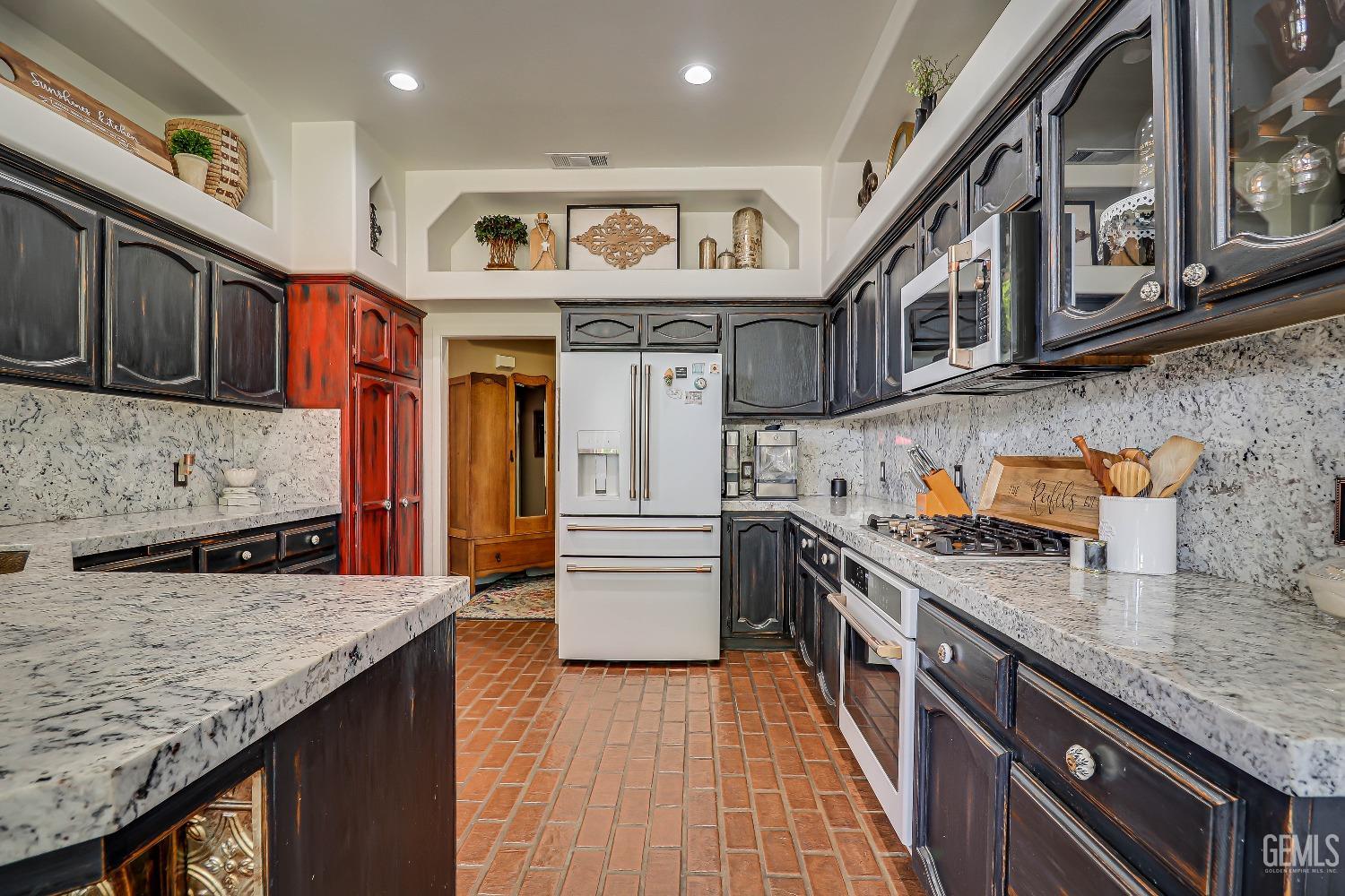 2212 Black Creek Avenue