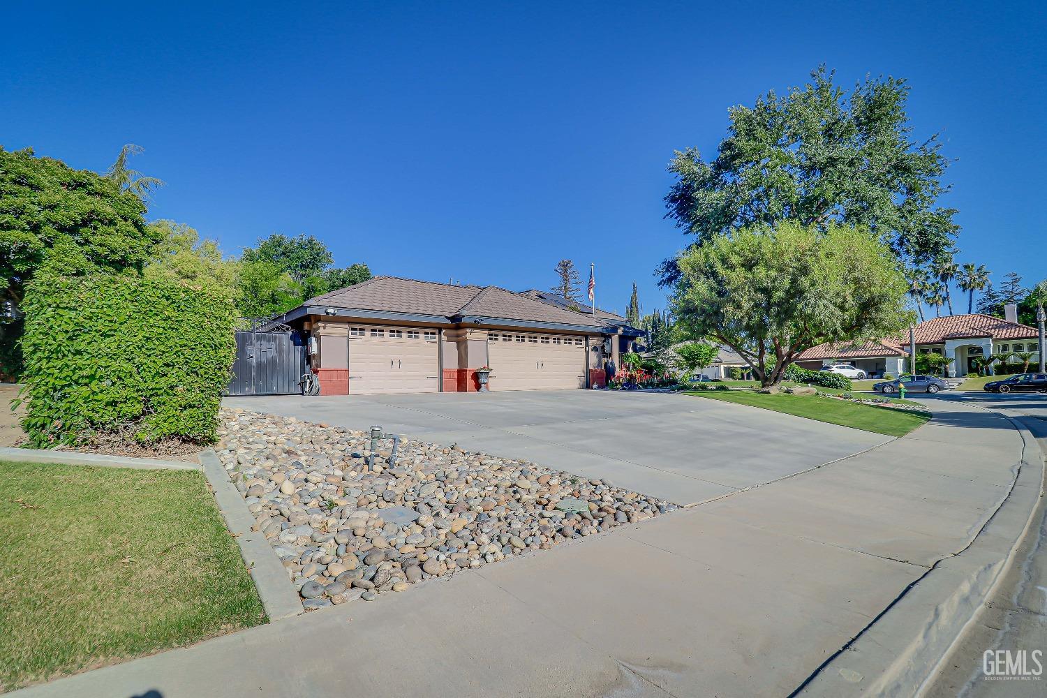 2212 Black Creek Avenue