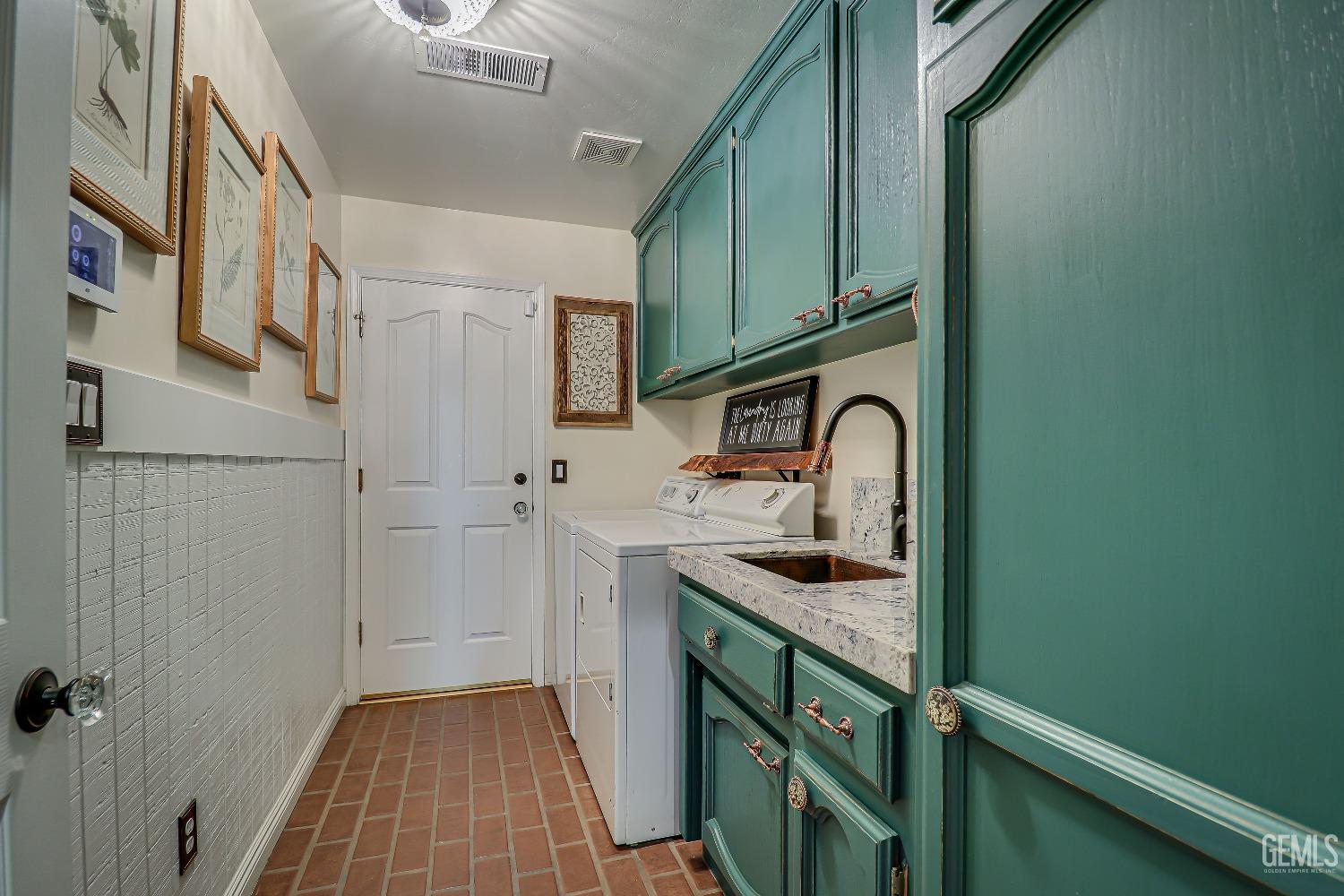 2212 Black Creek Avenue