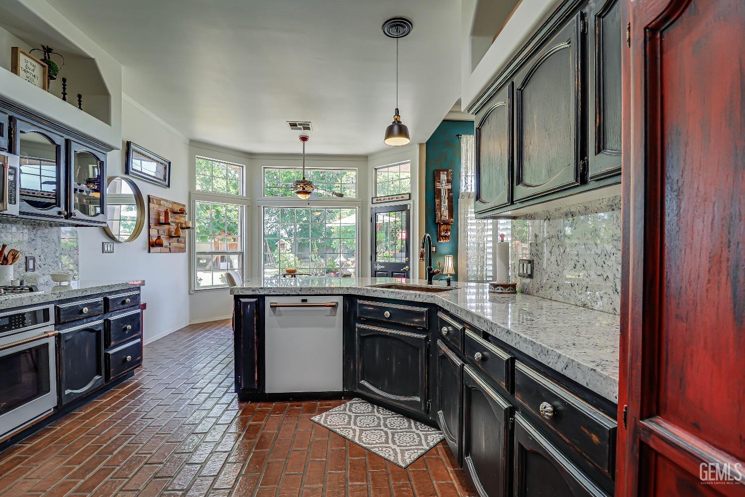 2212 Black Creek Avenue