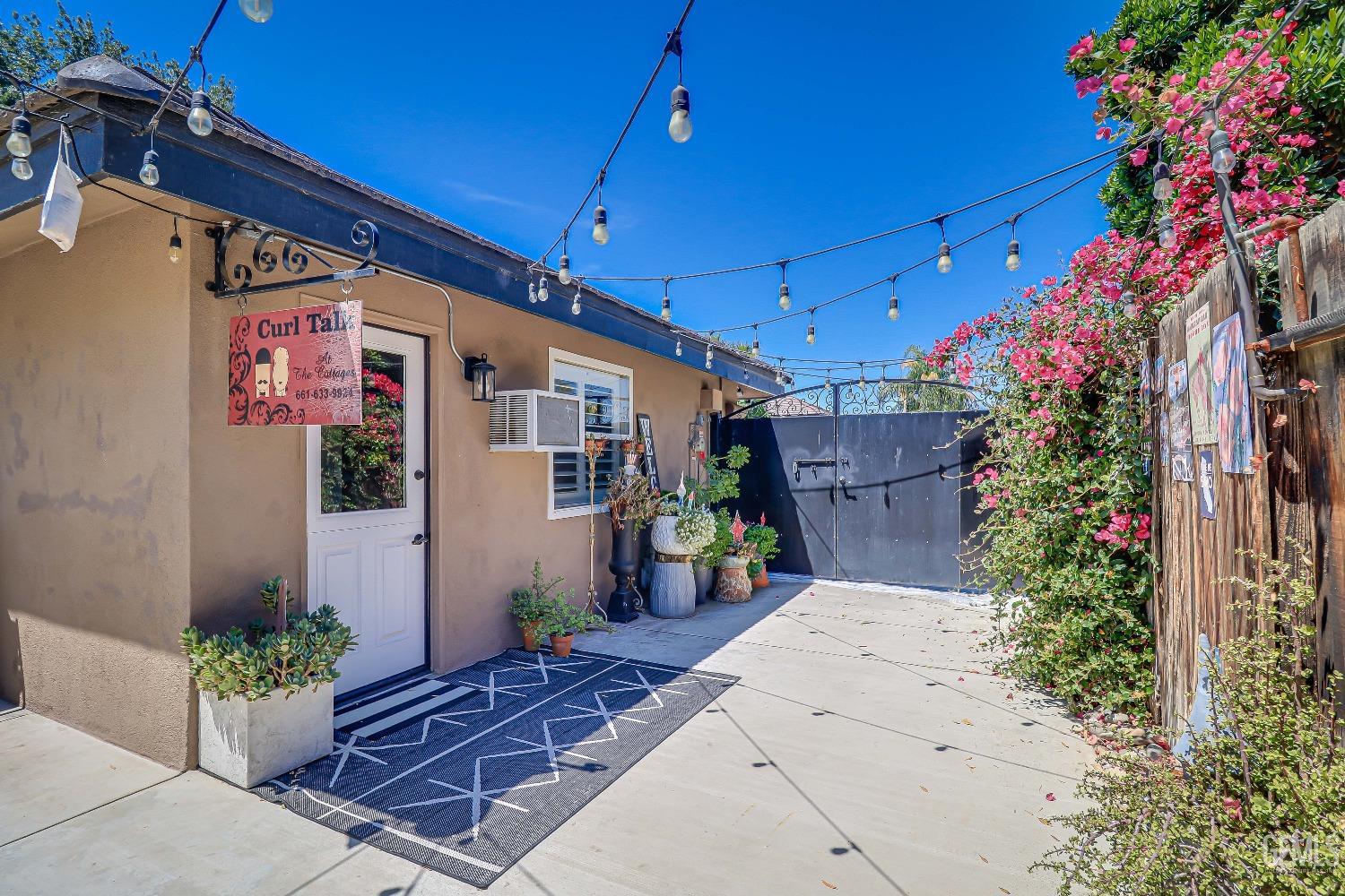 2212 Black Creek Avenue