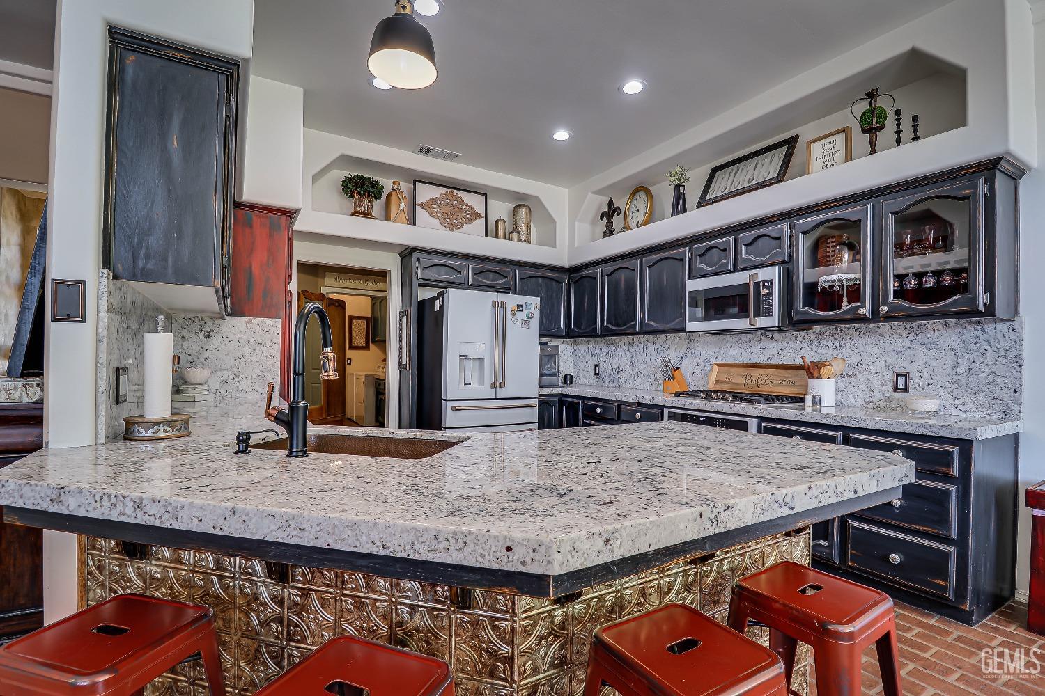 2212 Black Creek Avenue