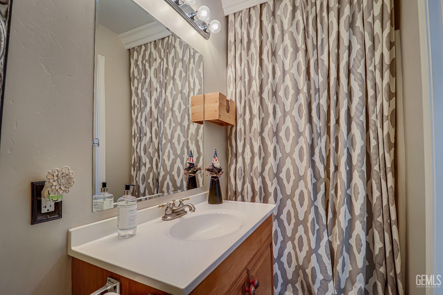 2212 Black Creek Avenue