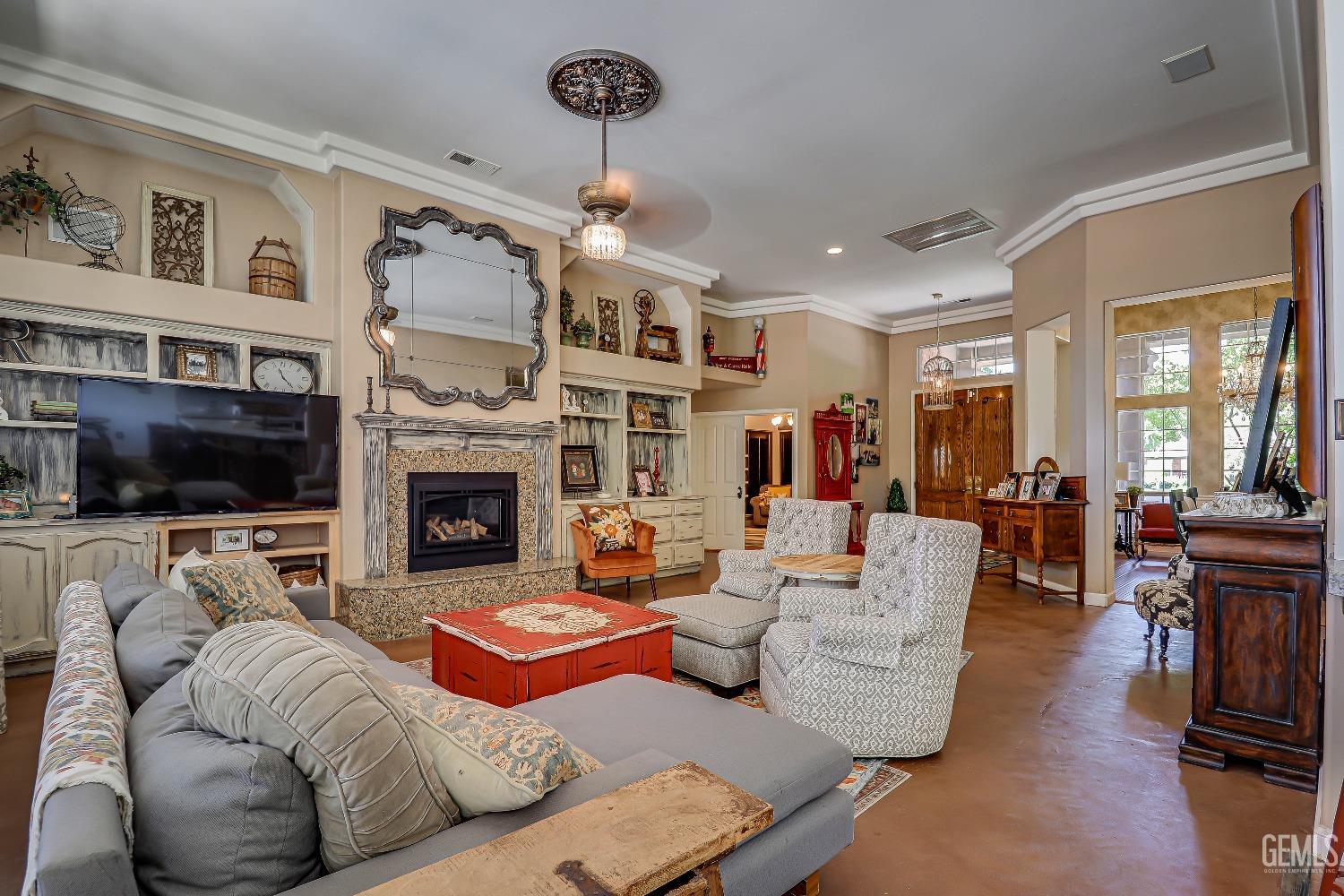 2212 Black Creek Avenue