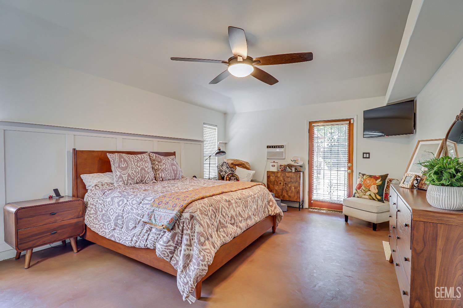 2212 Black Creek Avenue