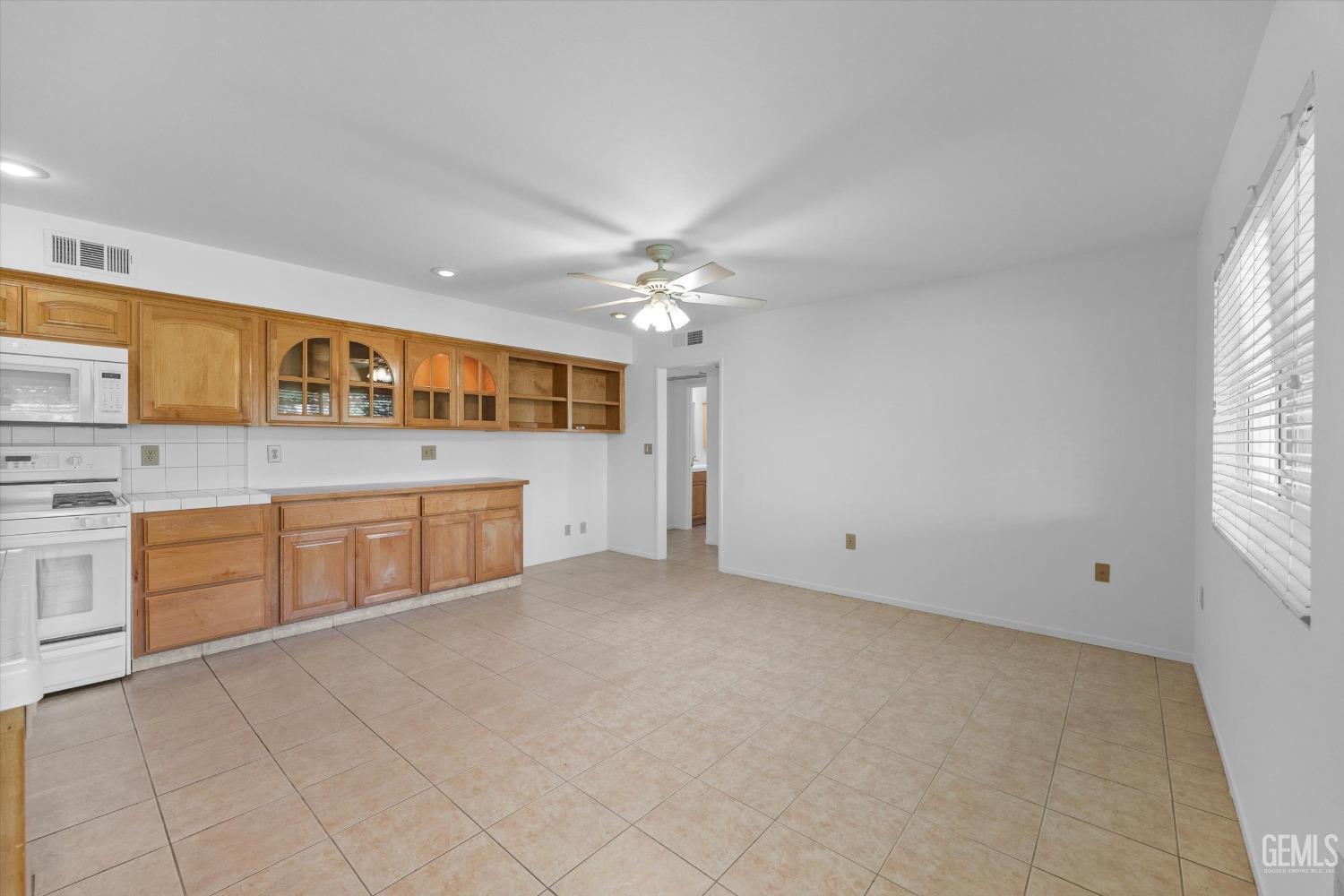 212 River Oaks Drive