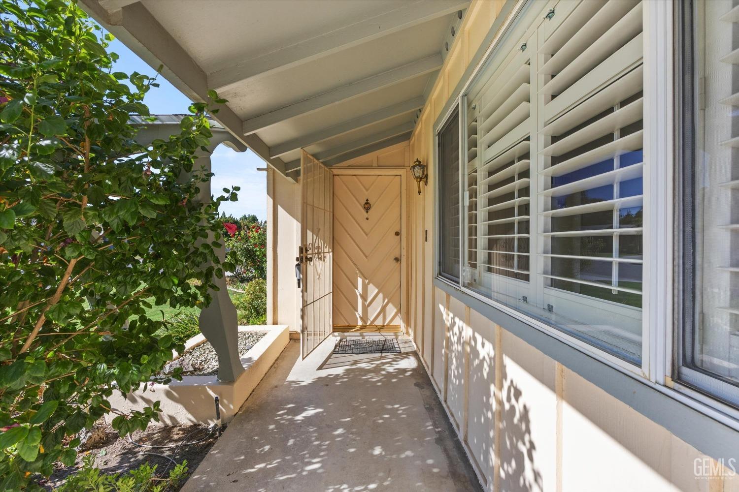 212 River Oaks Drive